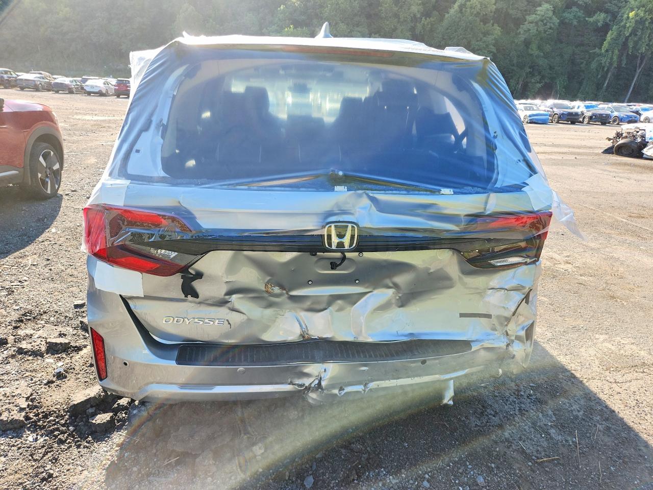 2026 Honda Odyssey Touring Серебряный vin: 5FNRL6H86TB031982