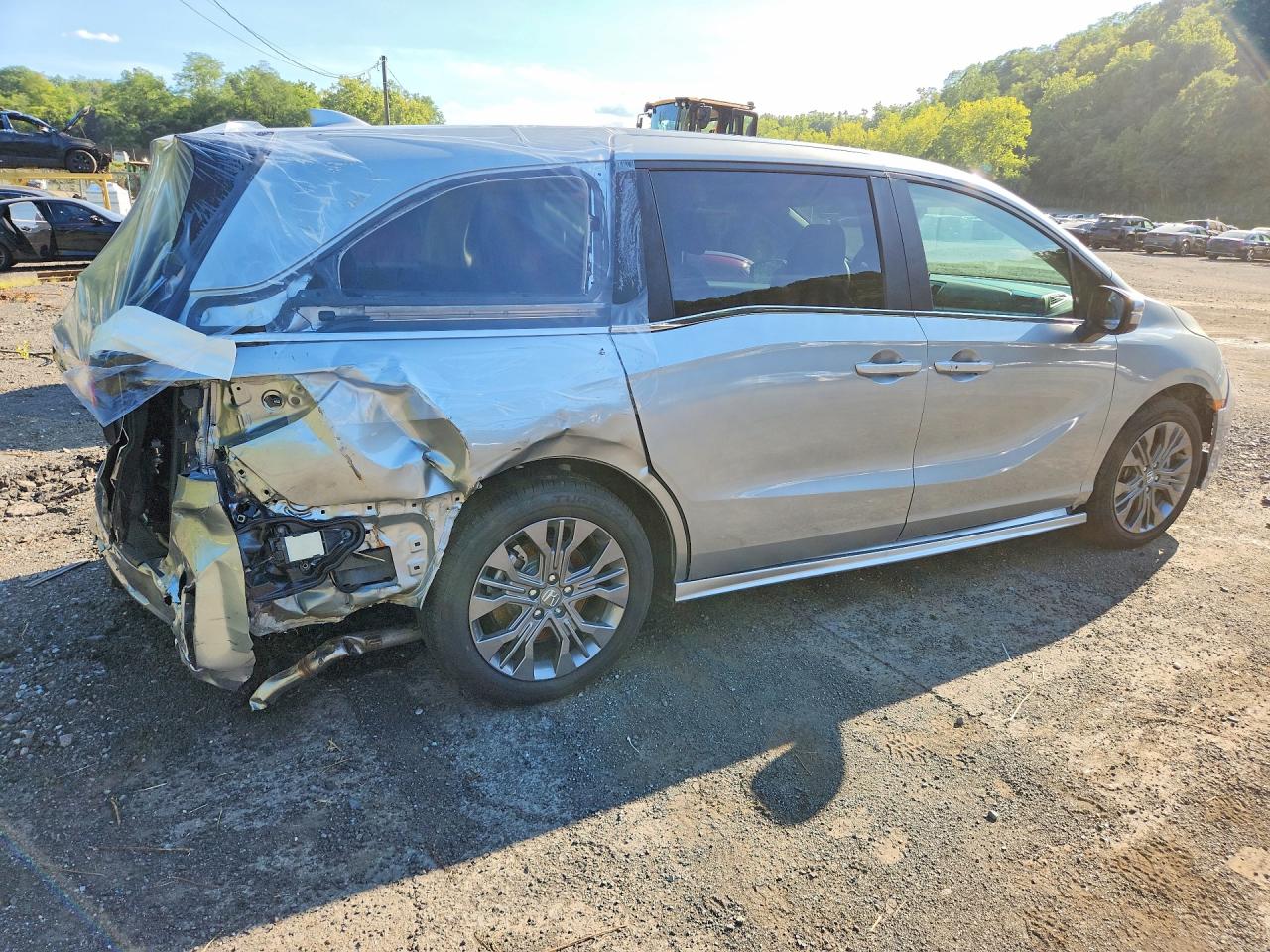 2026 Honda Odyssey Touring Серебряный vin: 5FNRL6H86TB031982
