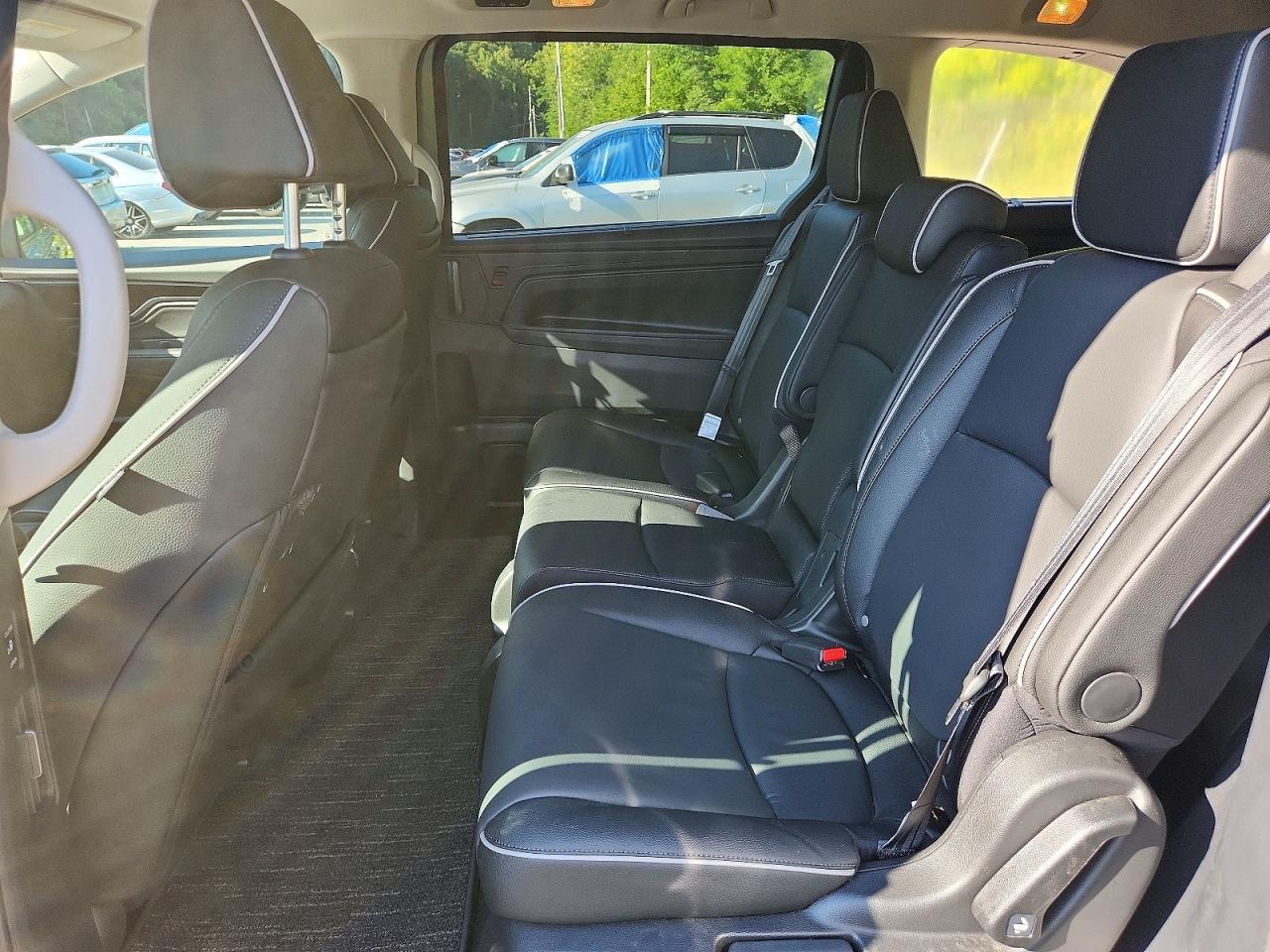 2026 Honda Odyssey Touring Серебряный vin: 5FNRL6H86TB031982