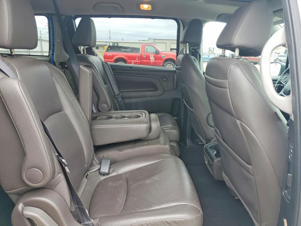 2018 Honda Odyssey Touring White vin: 5FNRL6H87JB000141