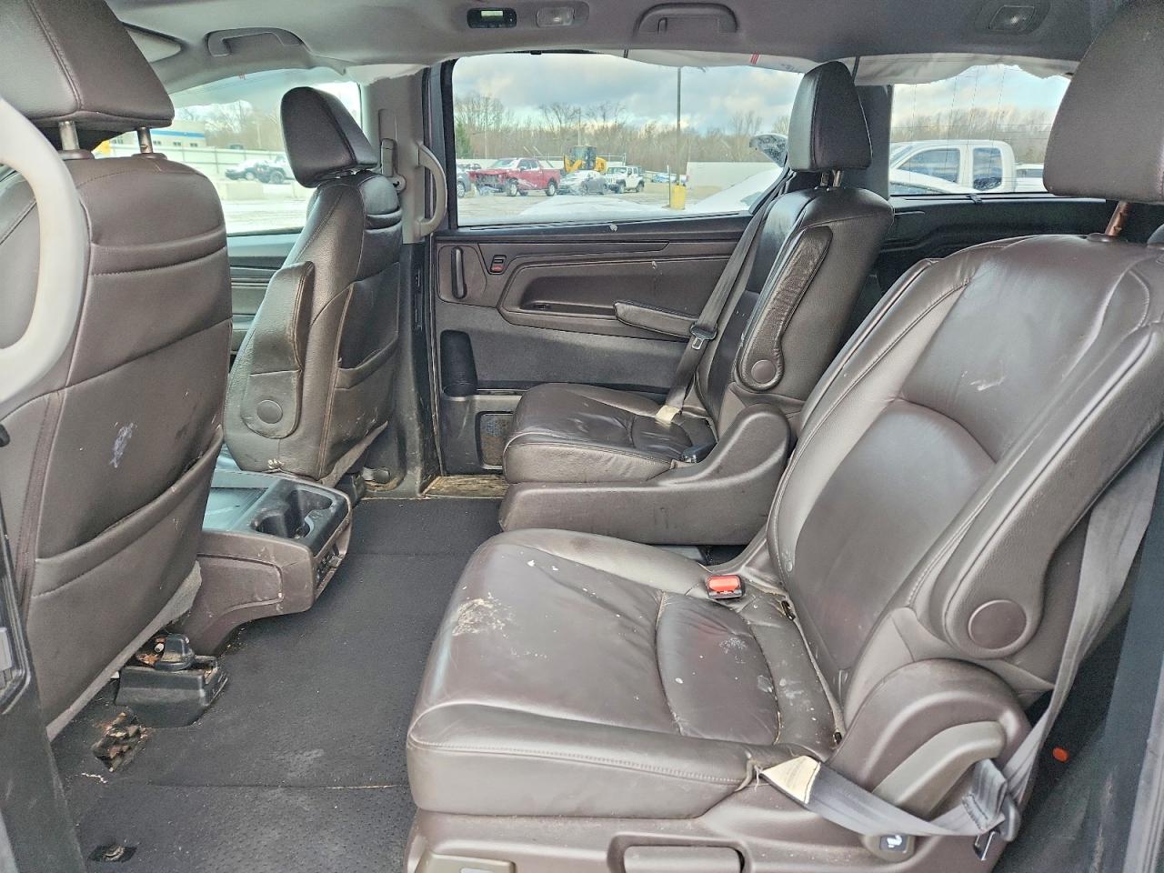 2018 Honda Odyssey Touring Серебряный vin: 5FNRL6H88JB078105