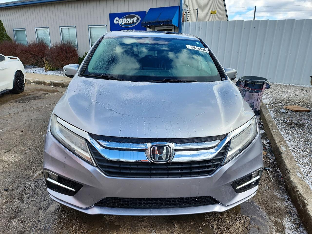 2018 Honda Odyssey Touring Серебряный vin: 5FNRL6H88JB078105