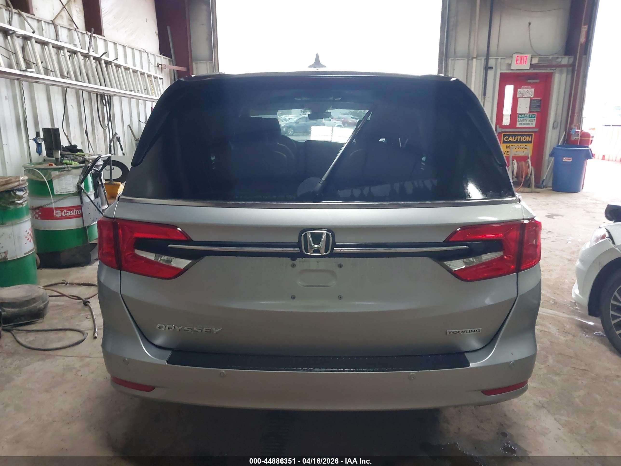 2024 Honda Odyssey Touring Silver vin: 5FNRL6H88RB058688
