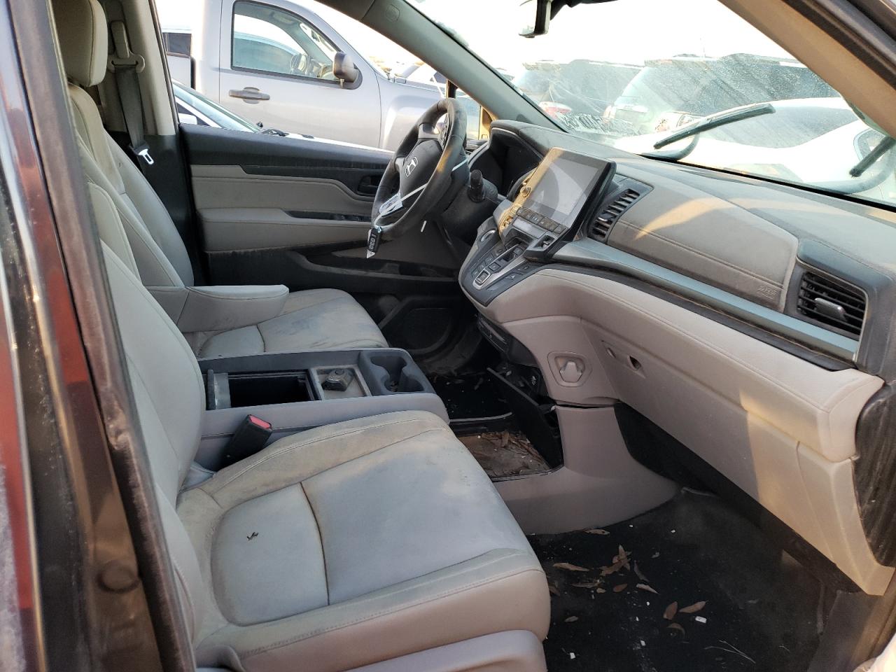 2018 Honda Odyssey Touring Gray vin: 5FNRL6H89JB006264