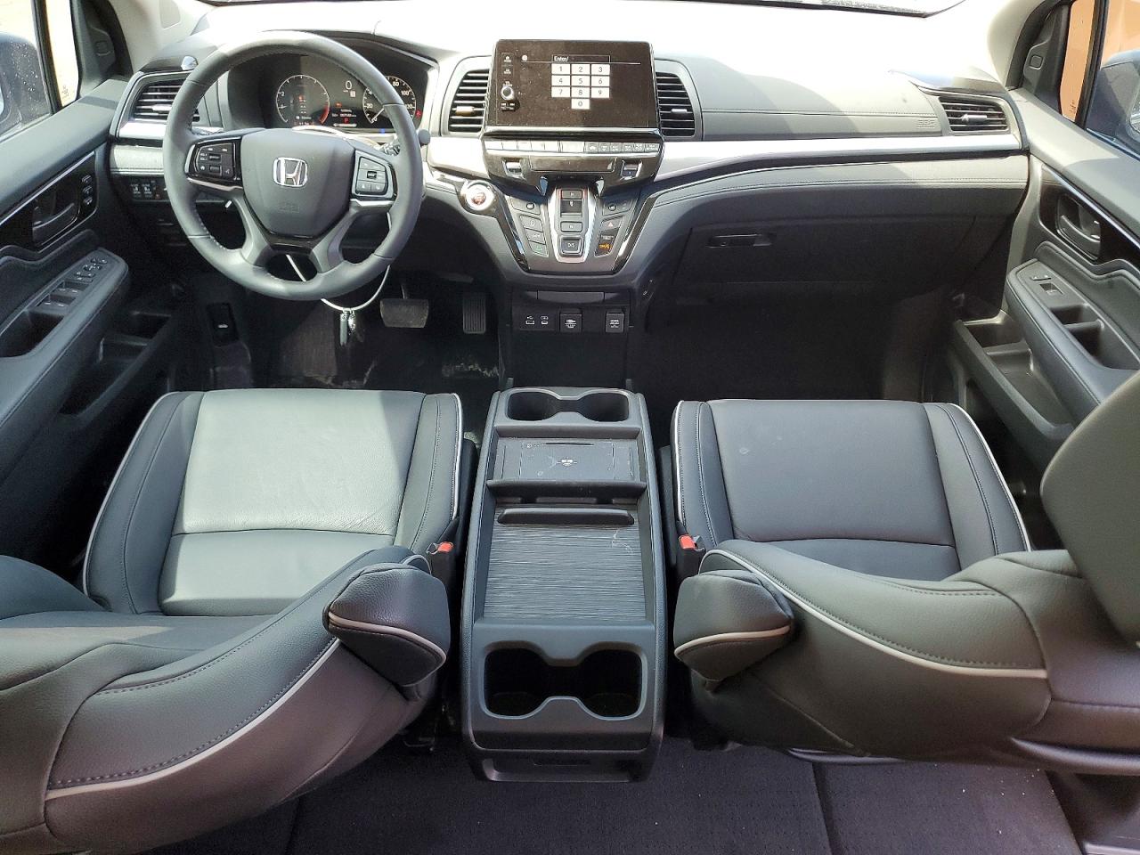 2026 Honda Odyssey Touring Black vin: 5FNRL6H89TB017512