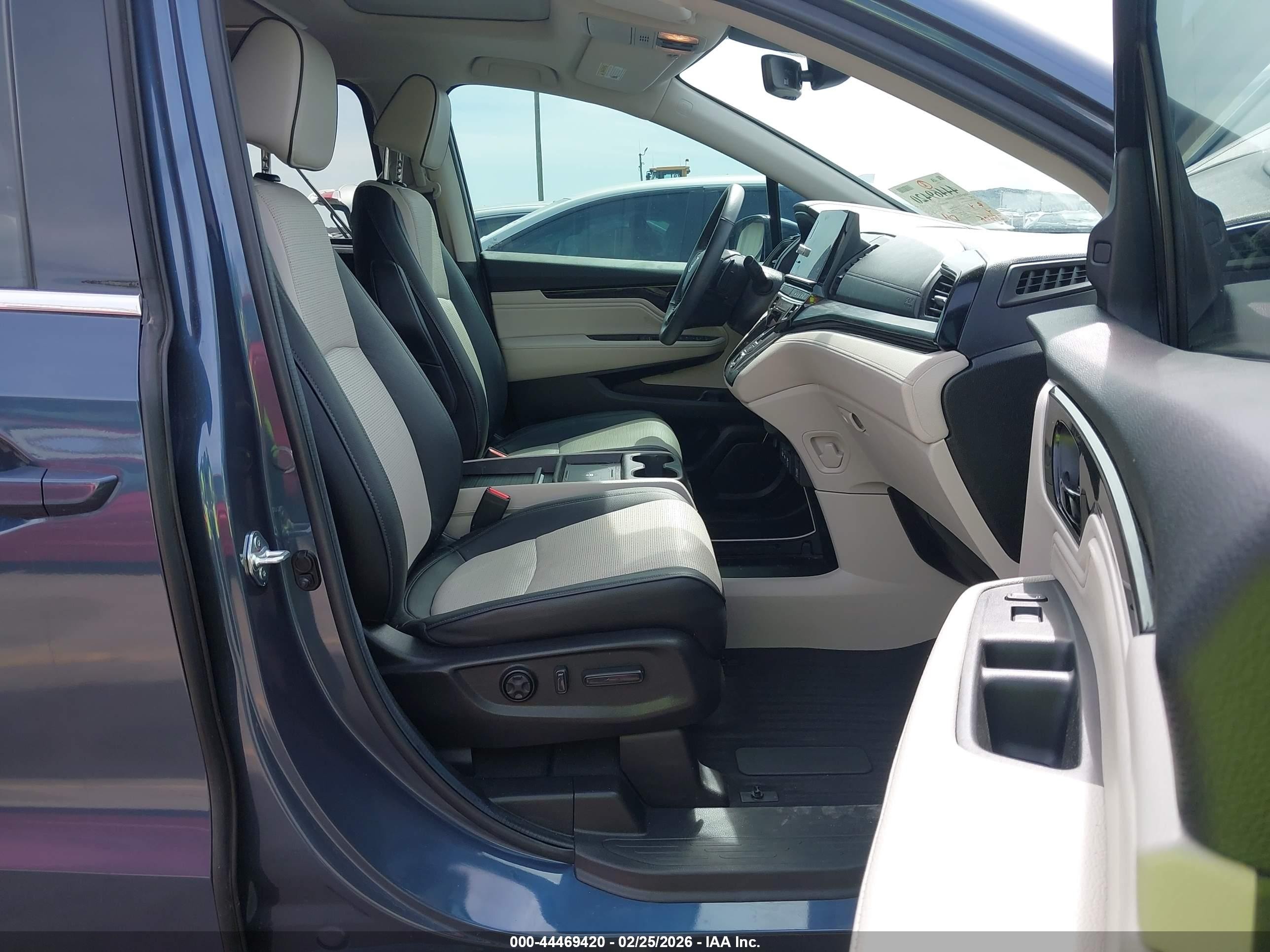 2025 Honda Odyssey Elite Blue vin: 5FNRL6H93SB017948