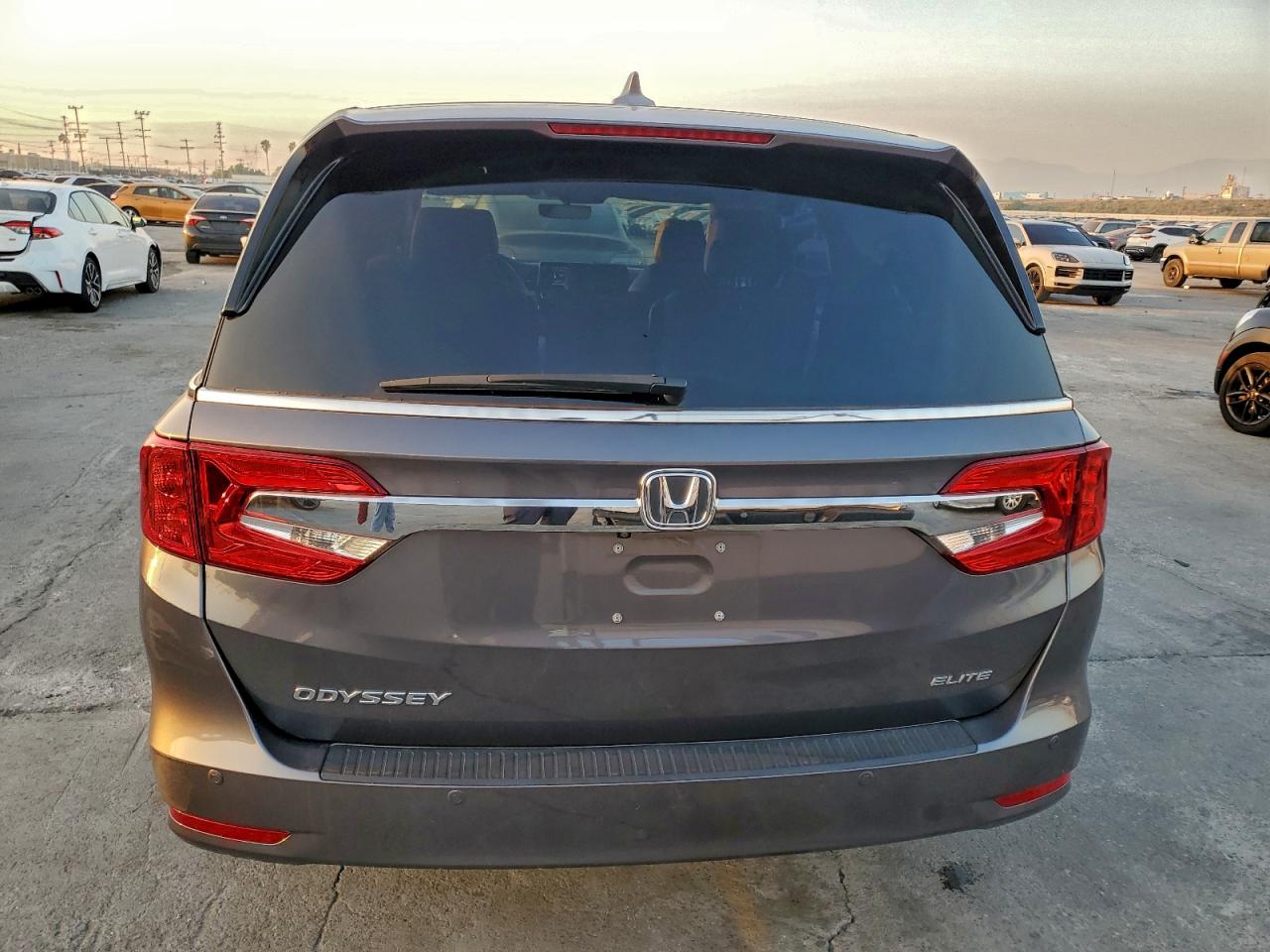 2019 Honda Odyssey Elite Gray vin: 5FNRL6H94KB016808