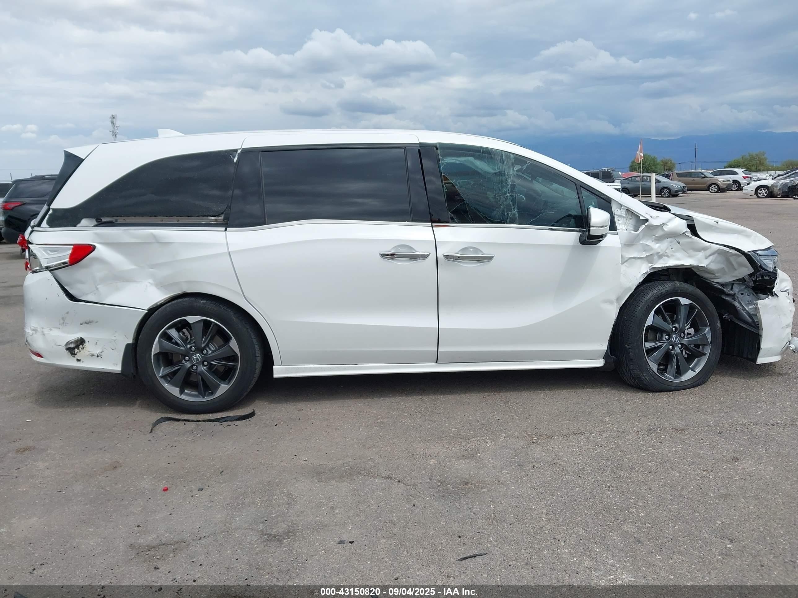 2024 Honda Odyssey Elite White vin: 5FNRL6H96RB042546