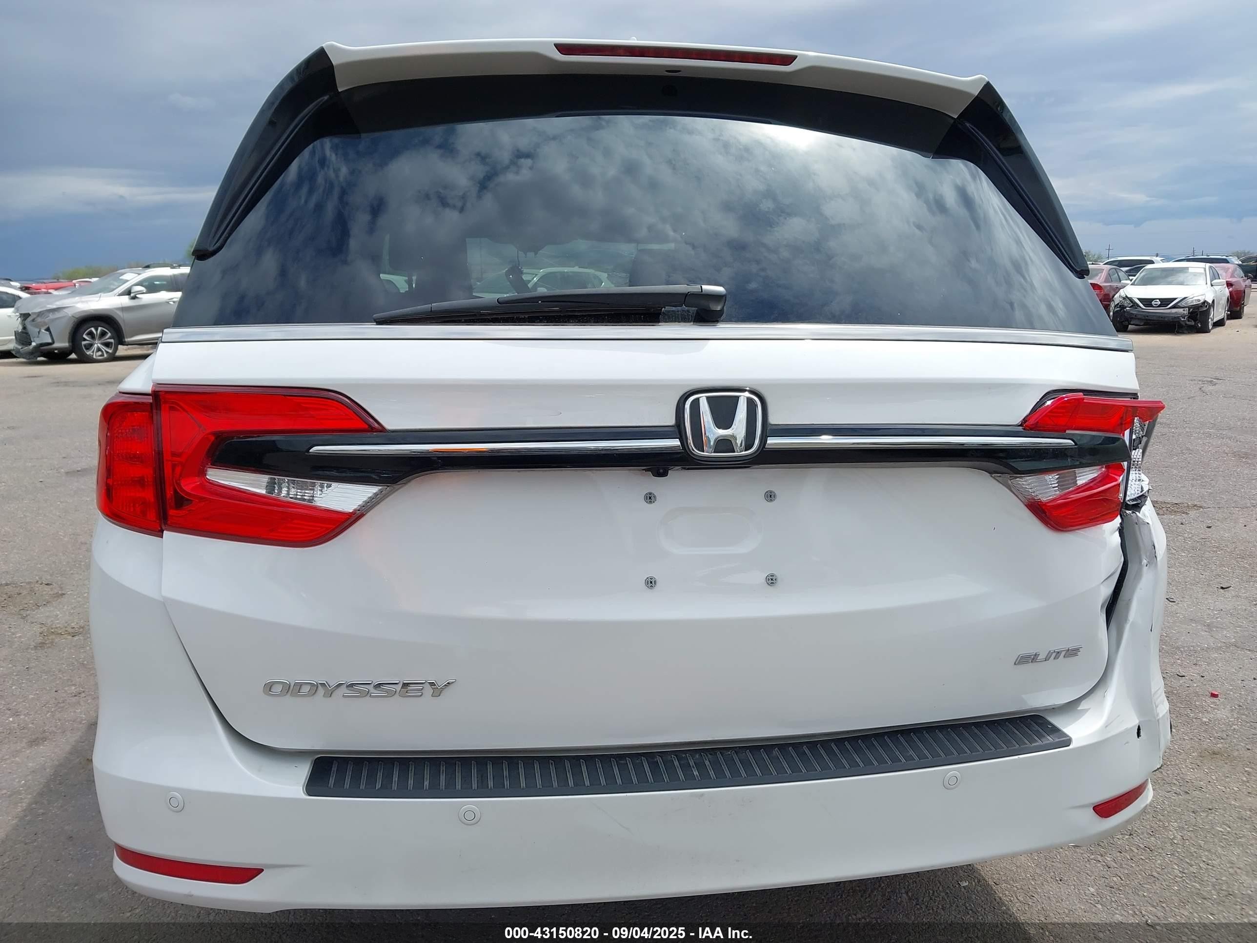 2024 Honda Odyssey Elite White vin: 5FNRL6H96RB042546