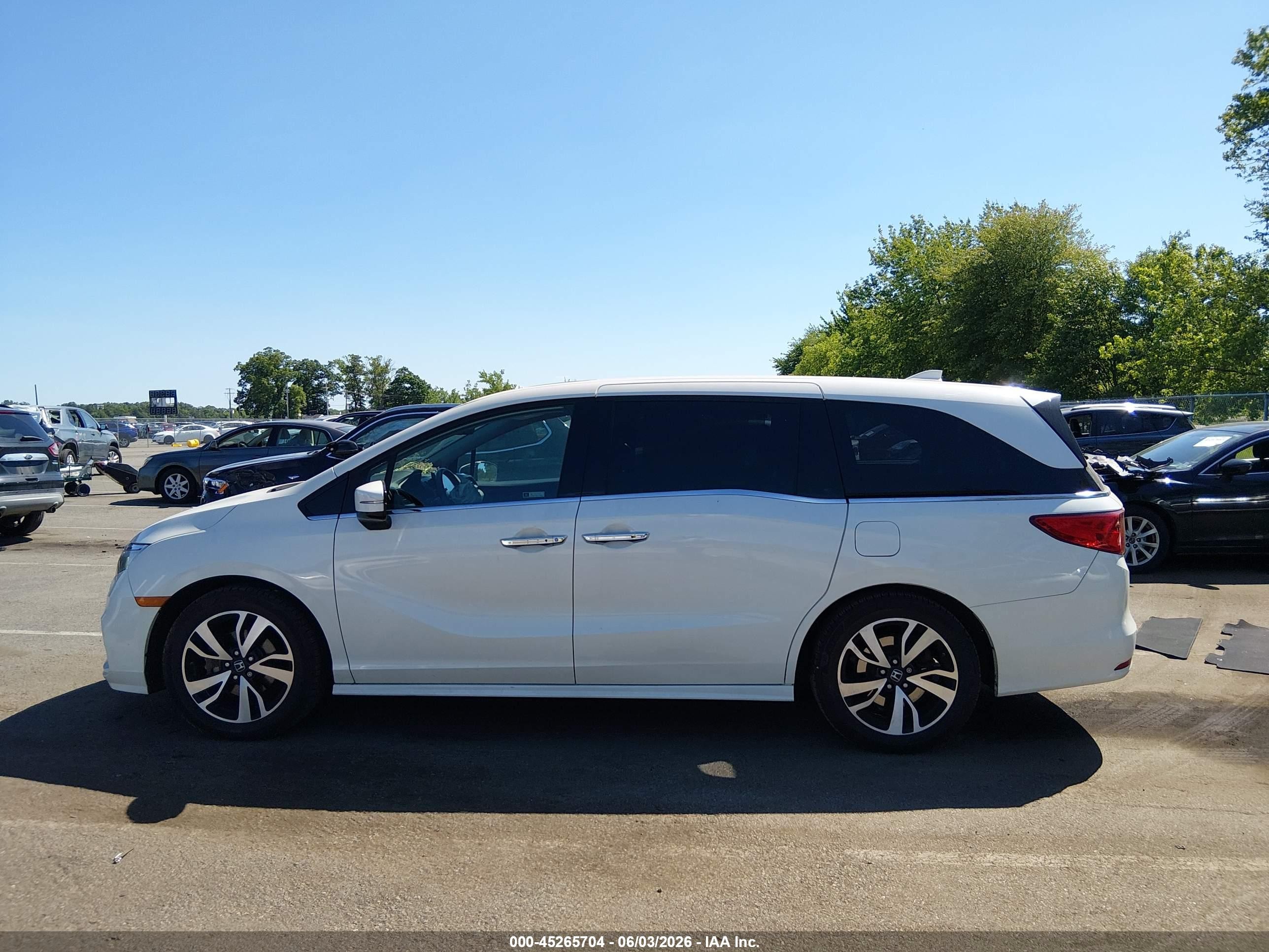 2019 Honda Odyssey Elite White vin: 5FNRL6H98KB117897
