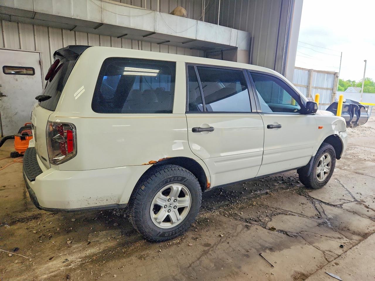 2007 Honda Pilot Lx White vin: 5FNYF18107B001990