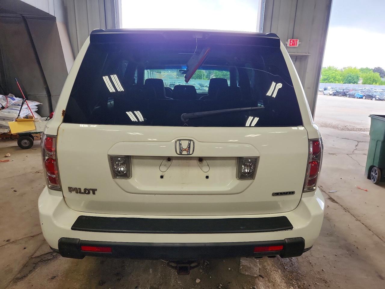 2007 Honda Pilot Lx White vin: 5FNYF18107B001990