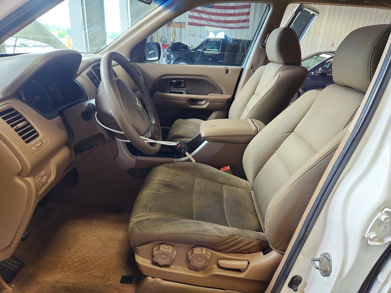2007 Honda Pilot Lx White vin: 5FNYF18107B001990