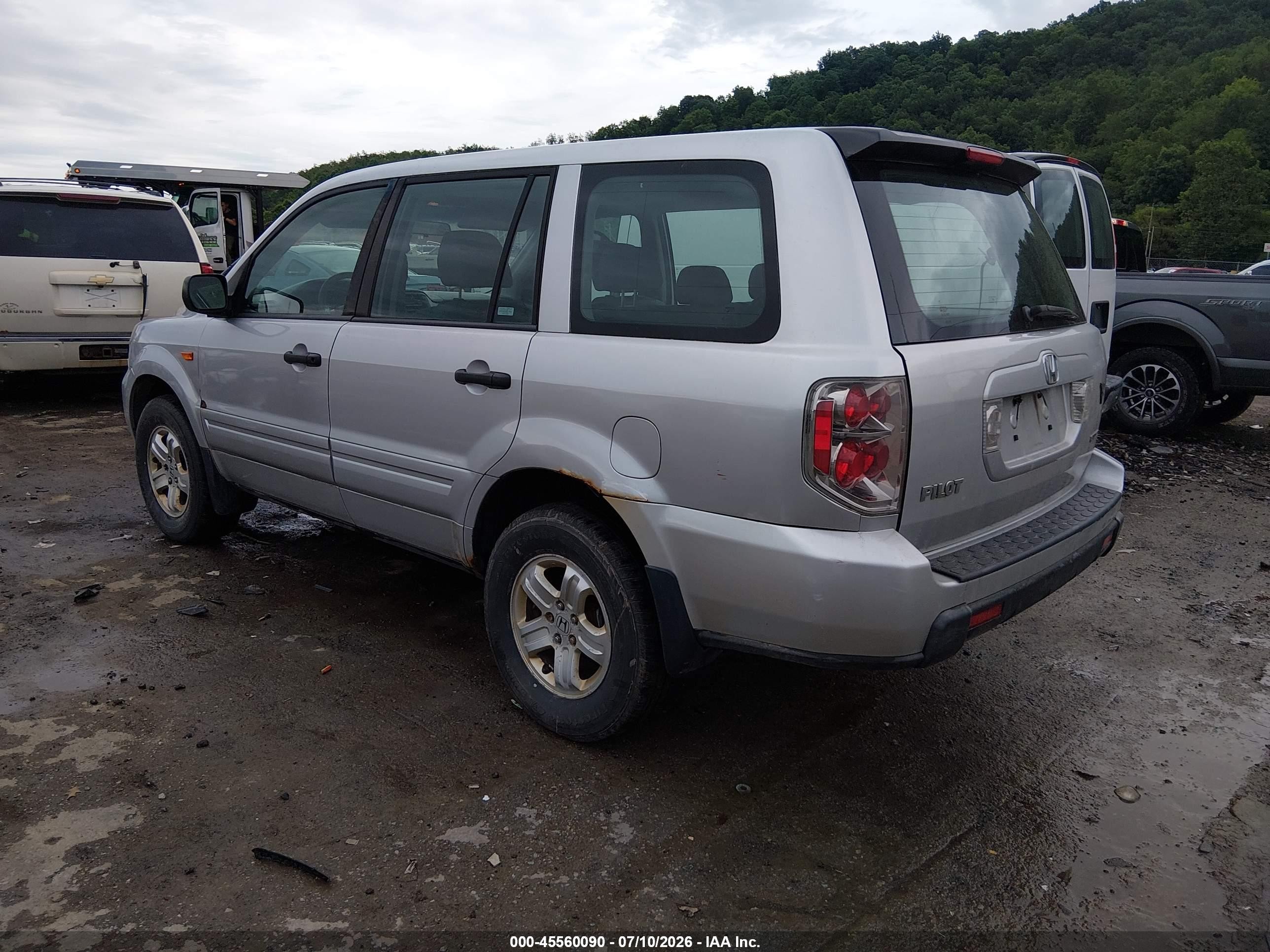 2007 Honda Pilot Lx Silver vin: 5FNYF18117B024436