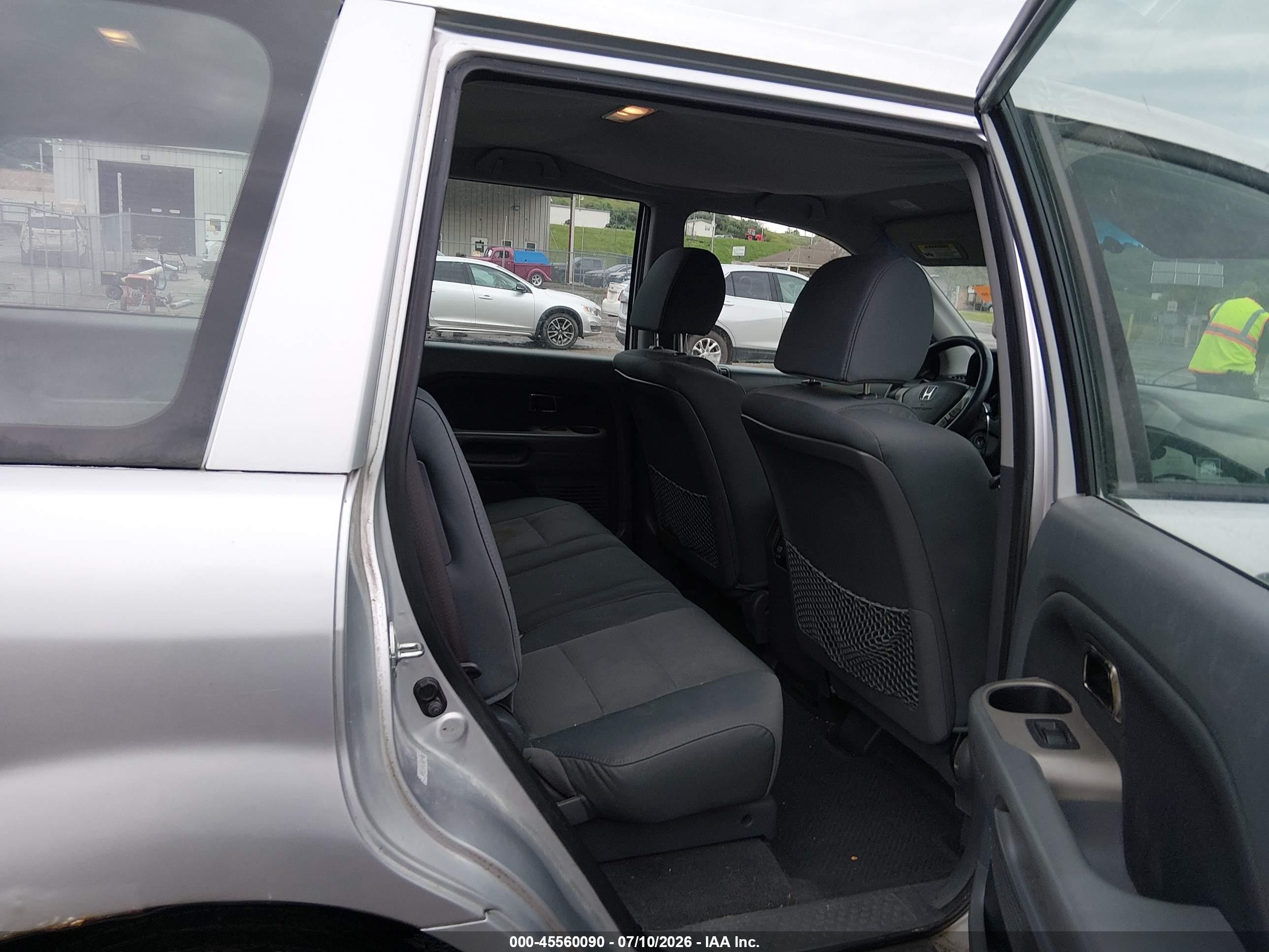 2007 Honda Pilot Lx Silver vin: 5FNYF18117B024436