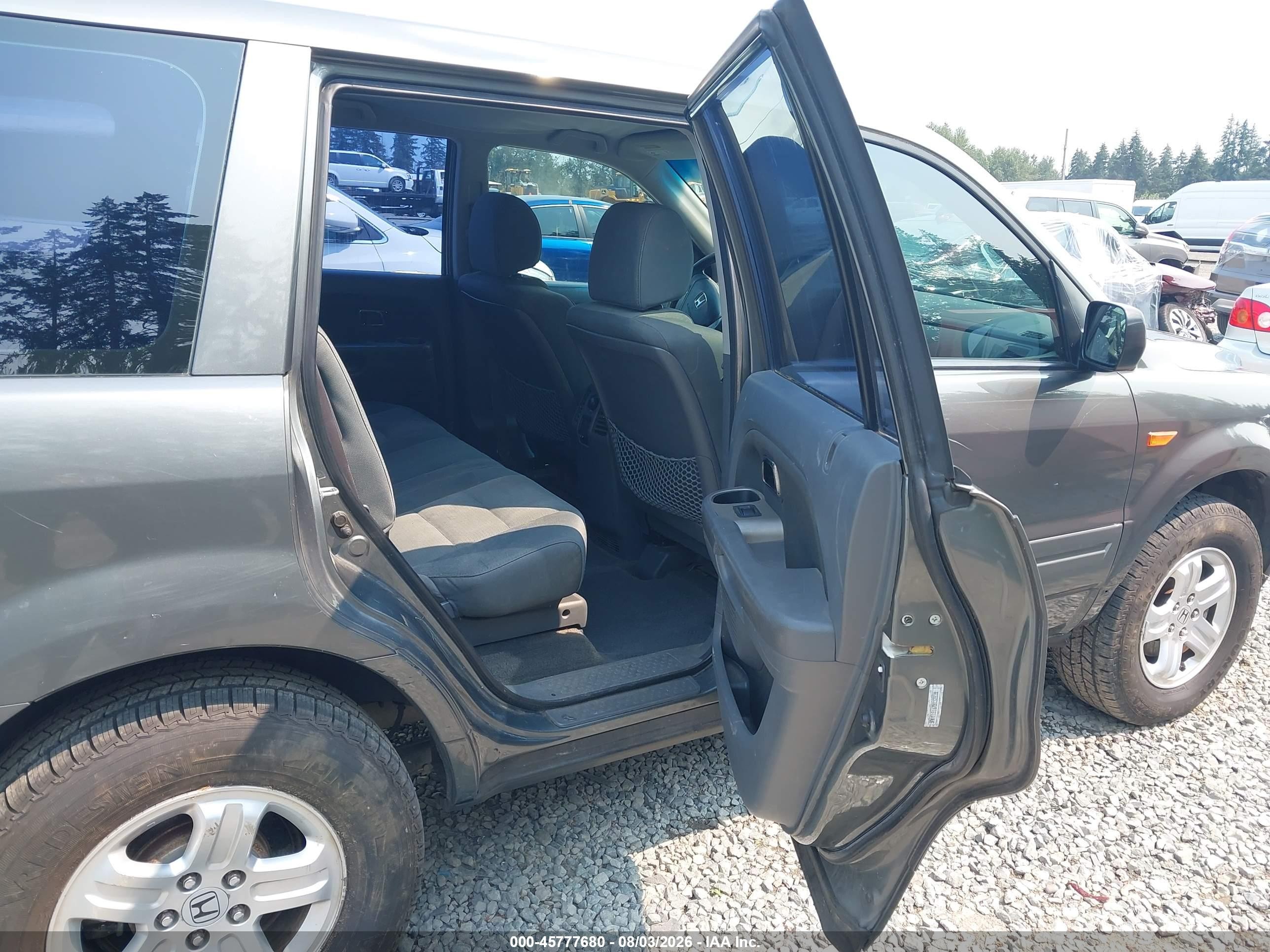 2007 Honda Pilot Lx Серый vin: 5FNYF18167B032838