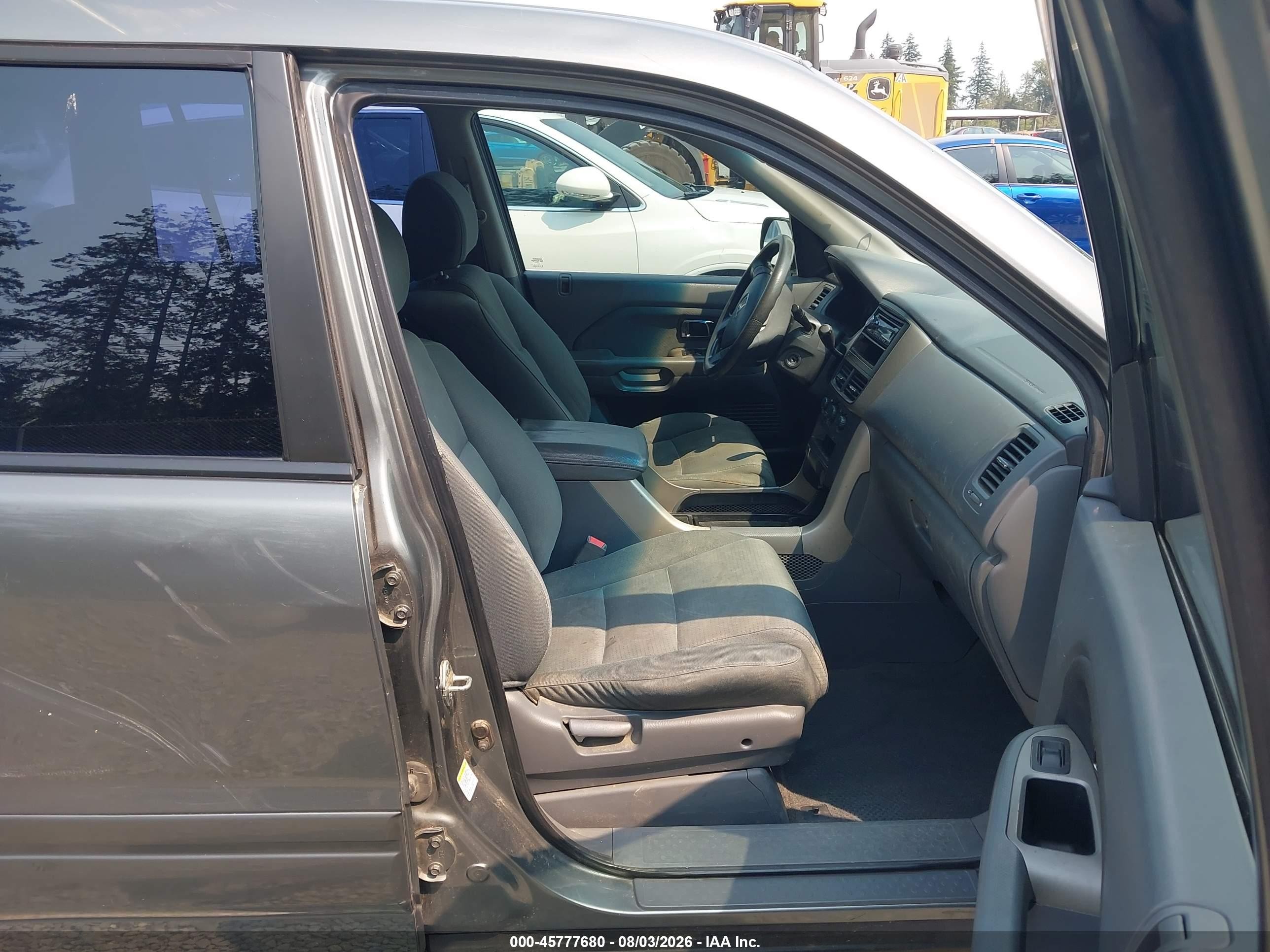 2007 Honda Pilot Lx Серый vin: 5FNYF18167B032838