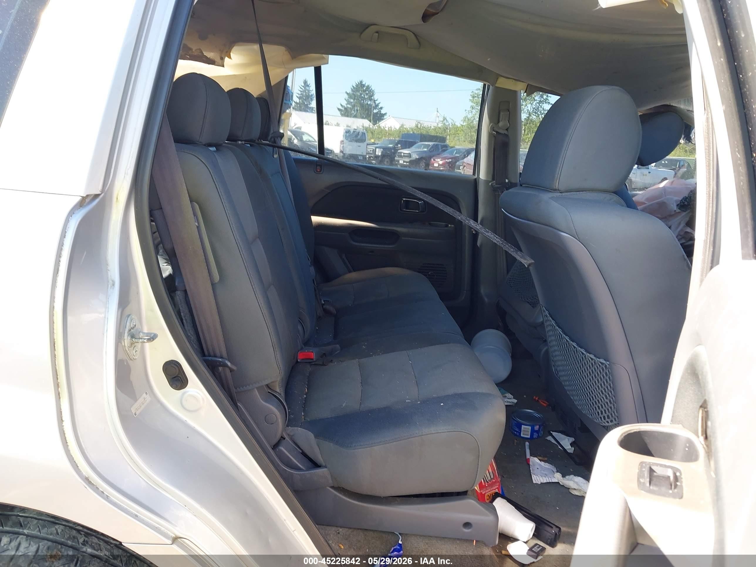 2006 Honda Pilot Lx Серебряный vin: 5FNYF18176B012127