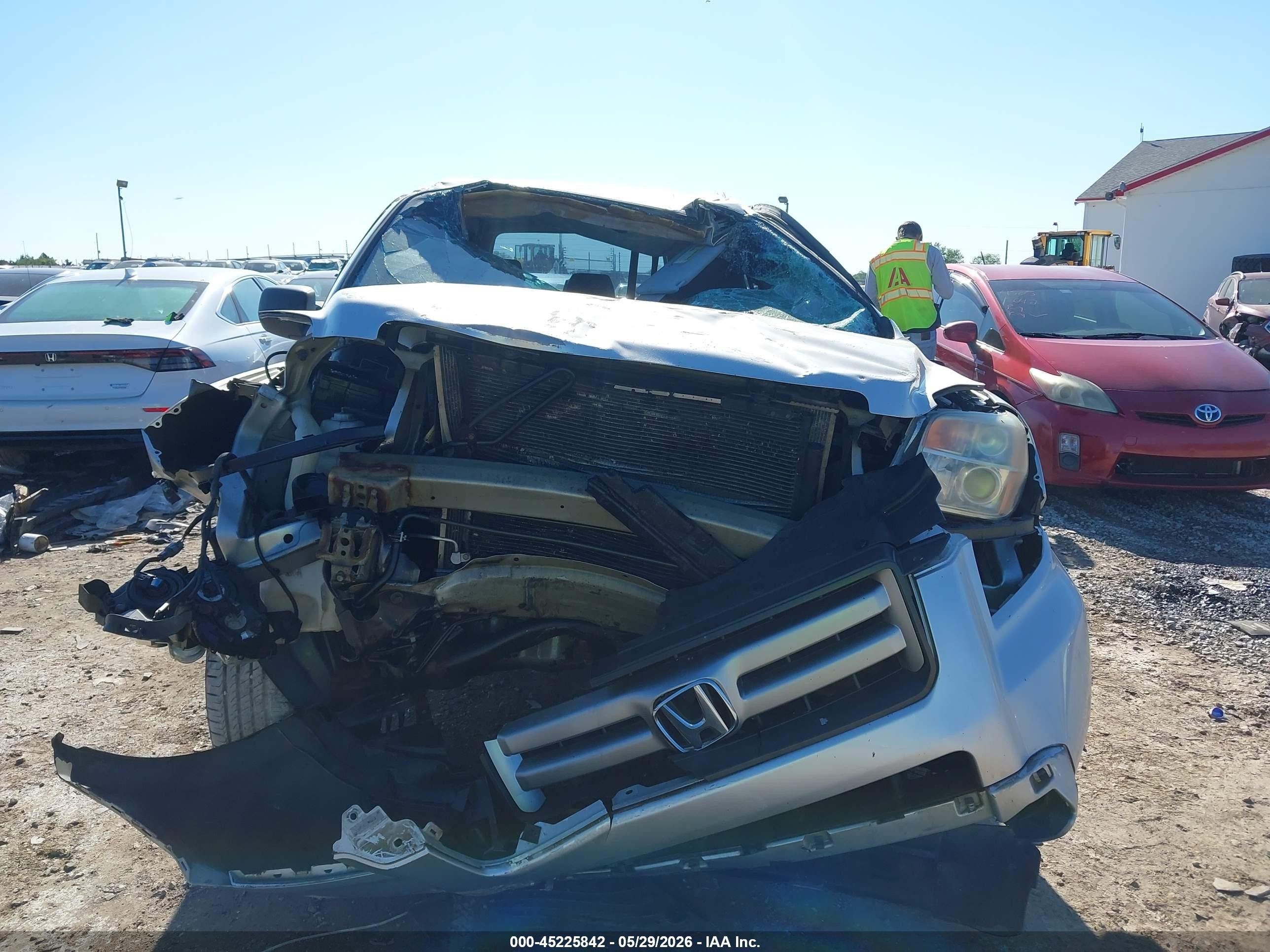 2006 Honda Pilot Lx Серебряный vin: 5FNYF18176B012127