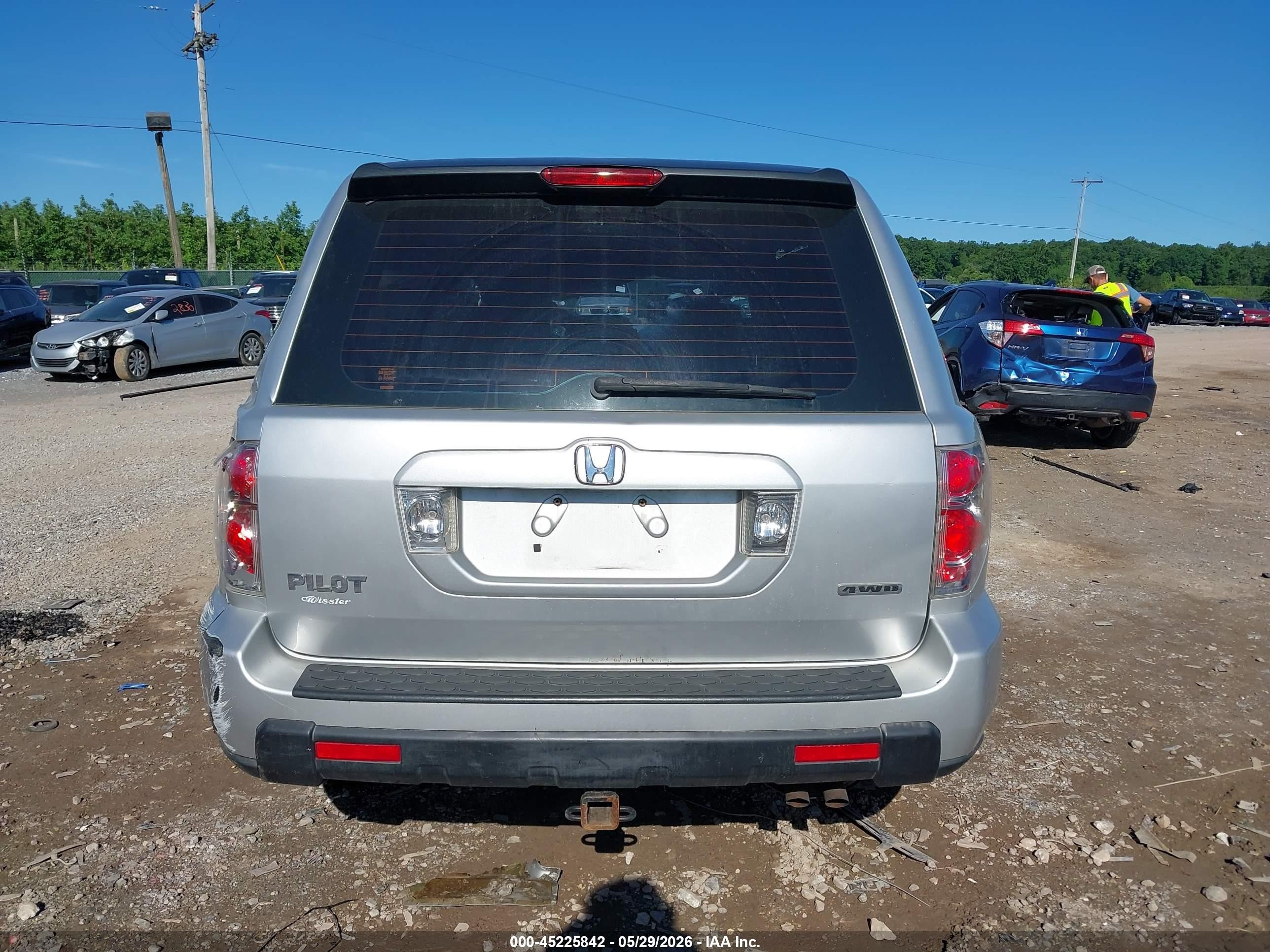 2006 Honda Pilot Lx Серебряный vin: 5FNYF18176B012127