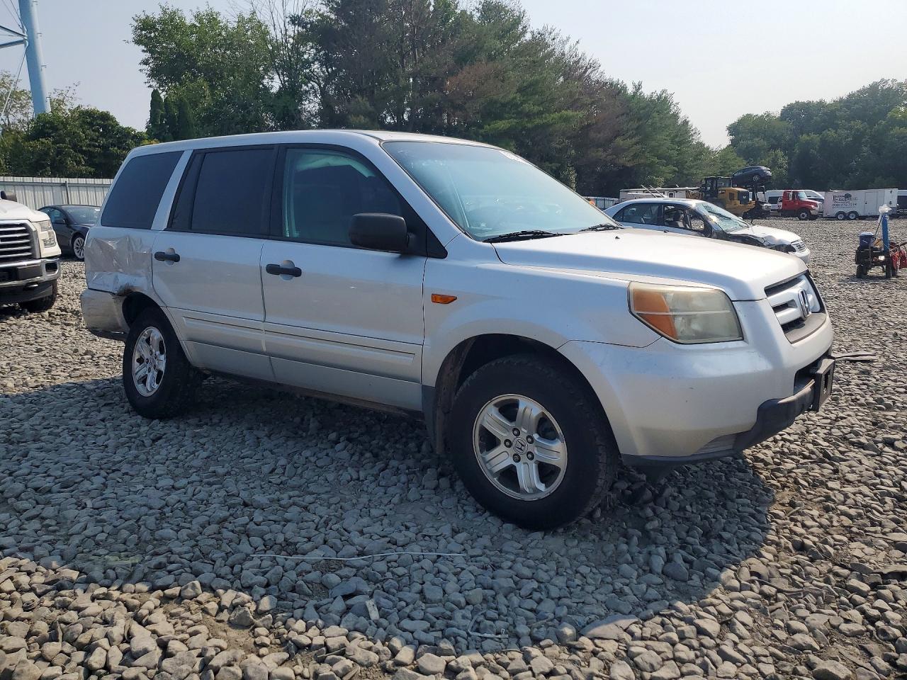 2007 Honda Pilot Lx Silver vin: 5FNYF18197B012776