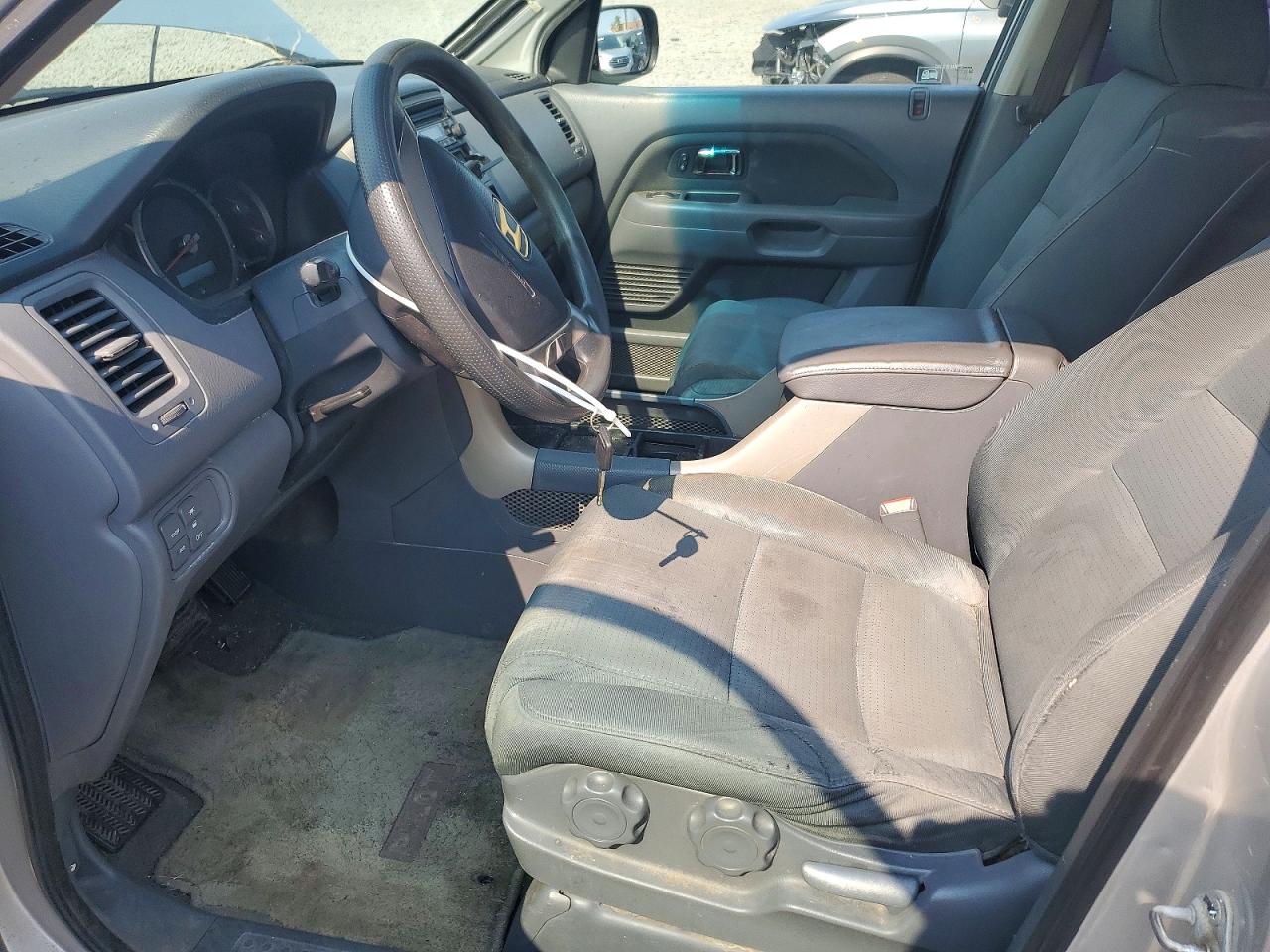 2007 Honda Pilot Lx Silver vin: 5FNYF18197B012776