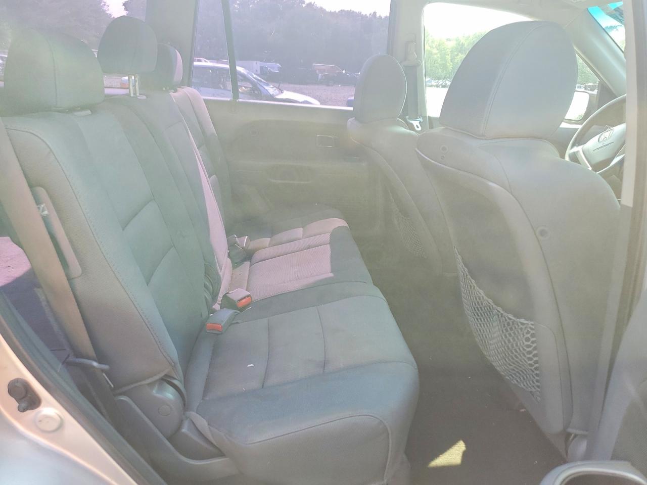 2007 Honda Pilot Lx Silver vin: 5FNYF18197B012776