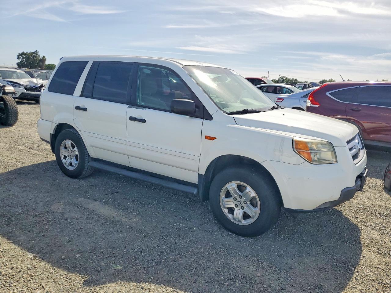 2007 Honda Pilot Lx White vin: 5FNYF181X7B023902