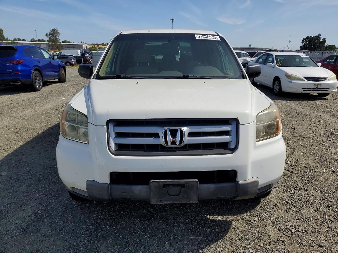 2007 Honda Pilot Lx White vin: 5FNYF181X7B023902