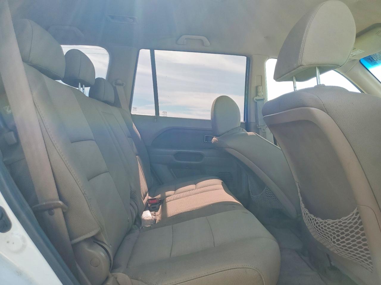 2007 Honda Pilot Lx White vin: 5FNYF181X7B023902