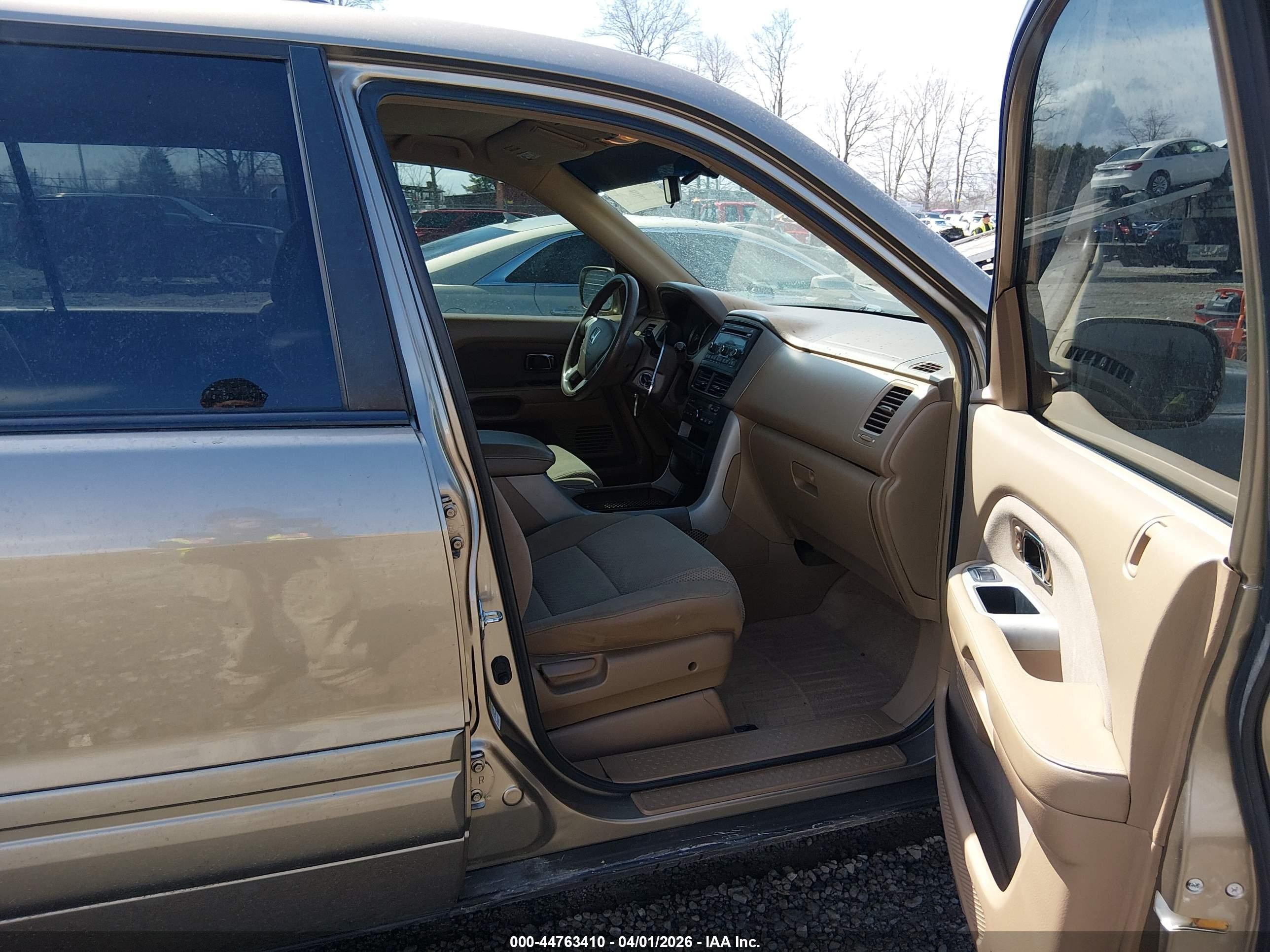 2008 Honda Pilot Ex Gold vin: 5FNYF18448B029366