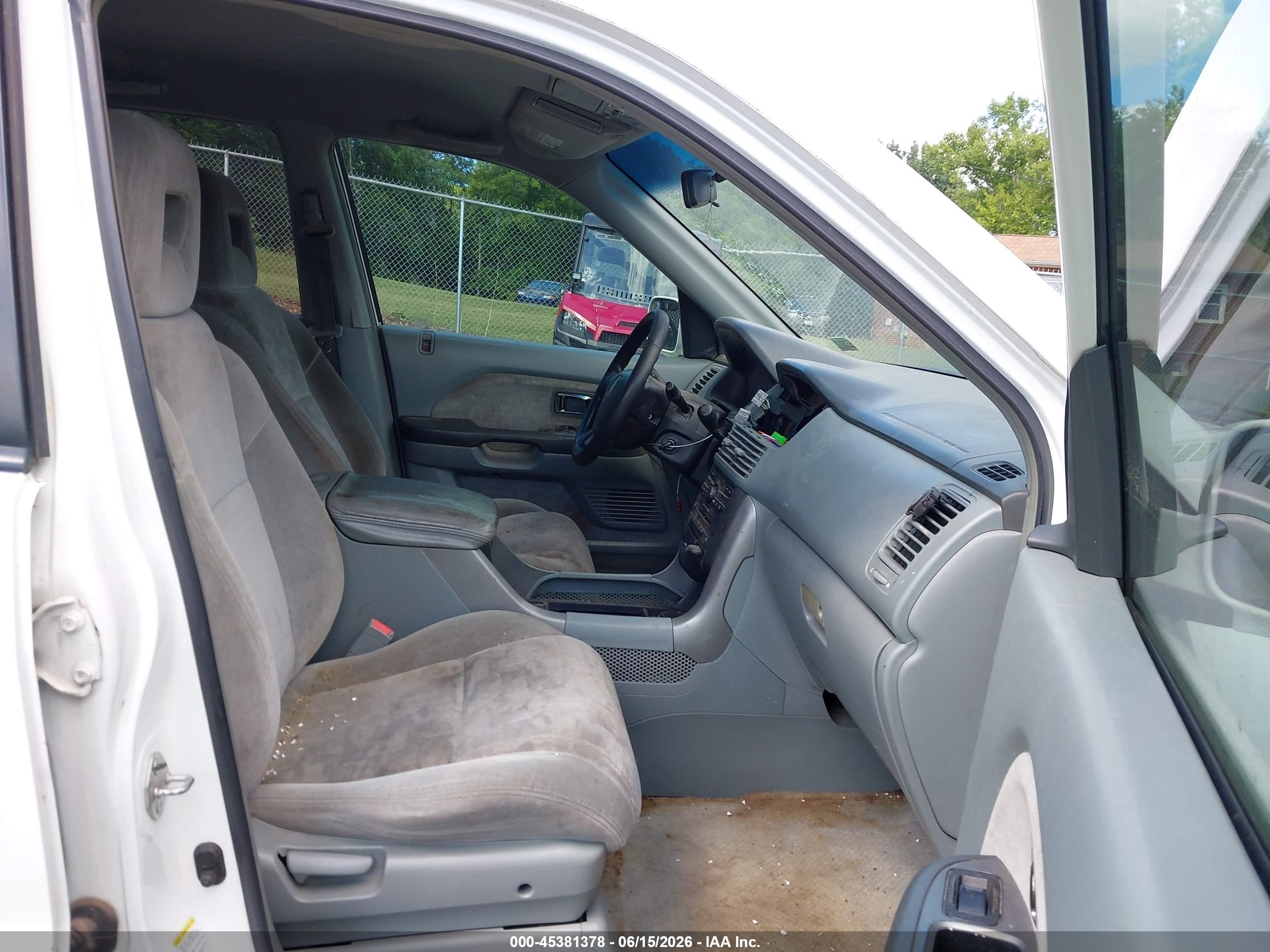 2005 Honda Pilot Ex White vin: 5FNYF18465B026769