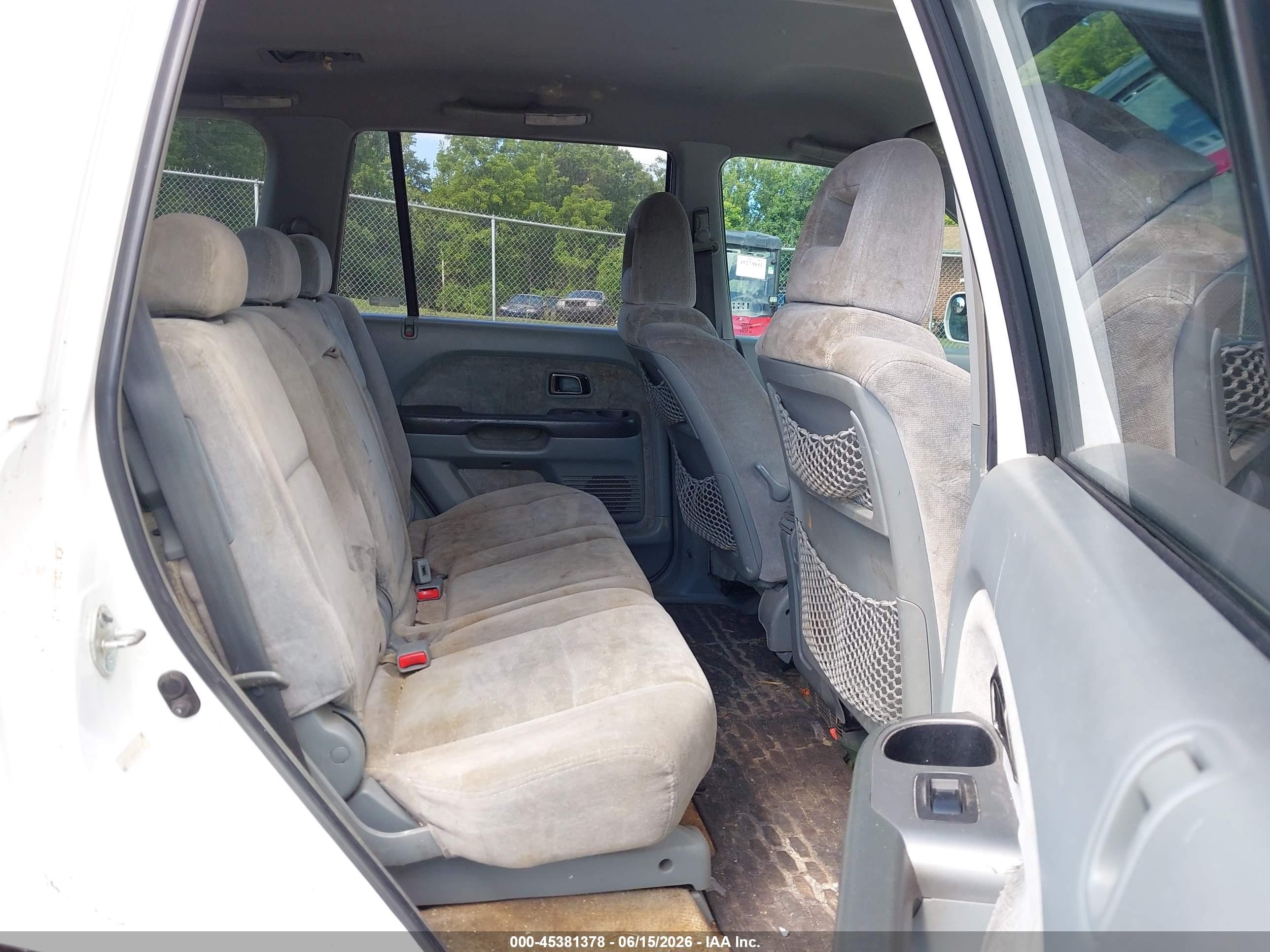 2005 Honda Pilot Ex White vin: 5FNYF18465B026769