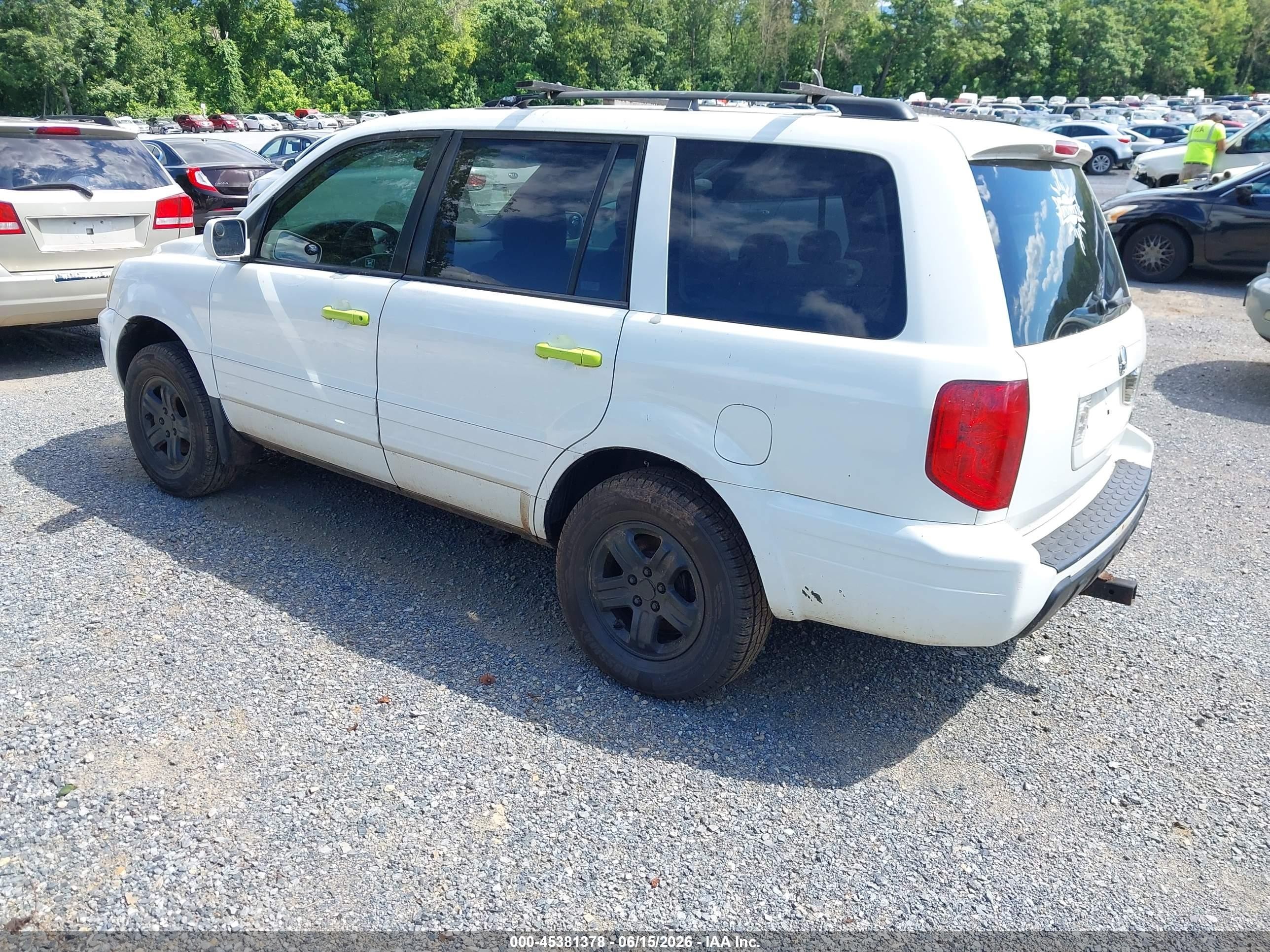 2005 Honda Pilot Ex White vin: 5FNYF18465B026769