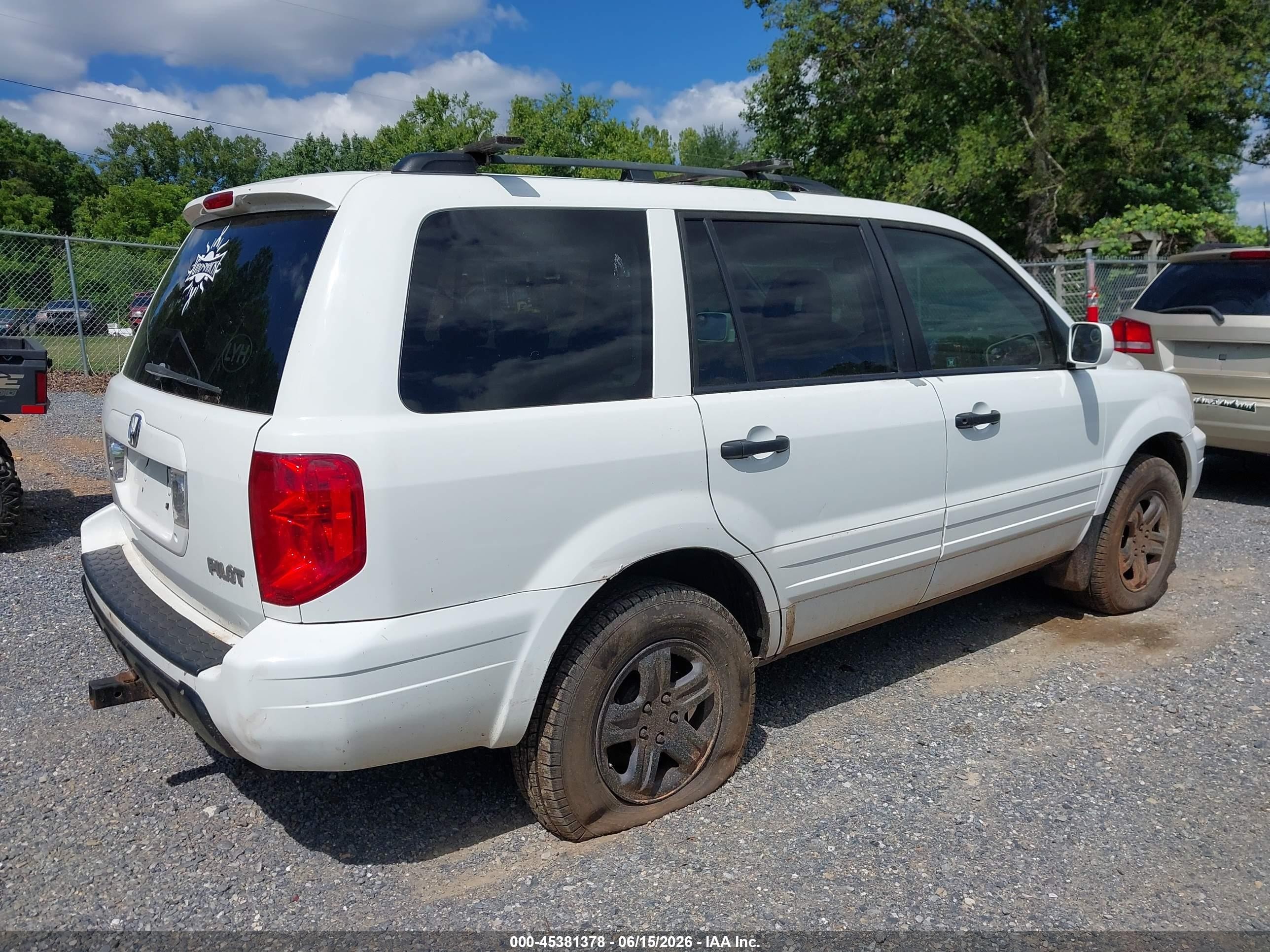 2005 Honda Pilot Ex White vin: 5FNYF18465B026769