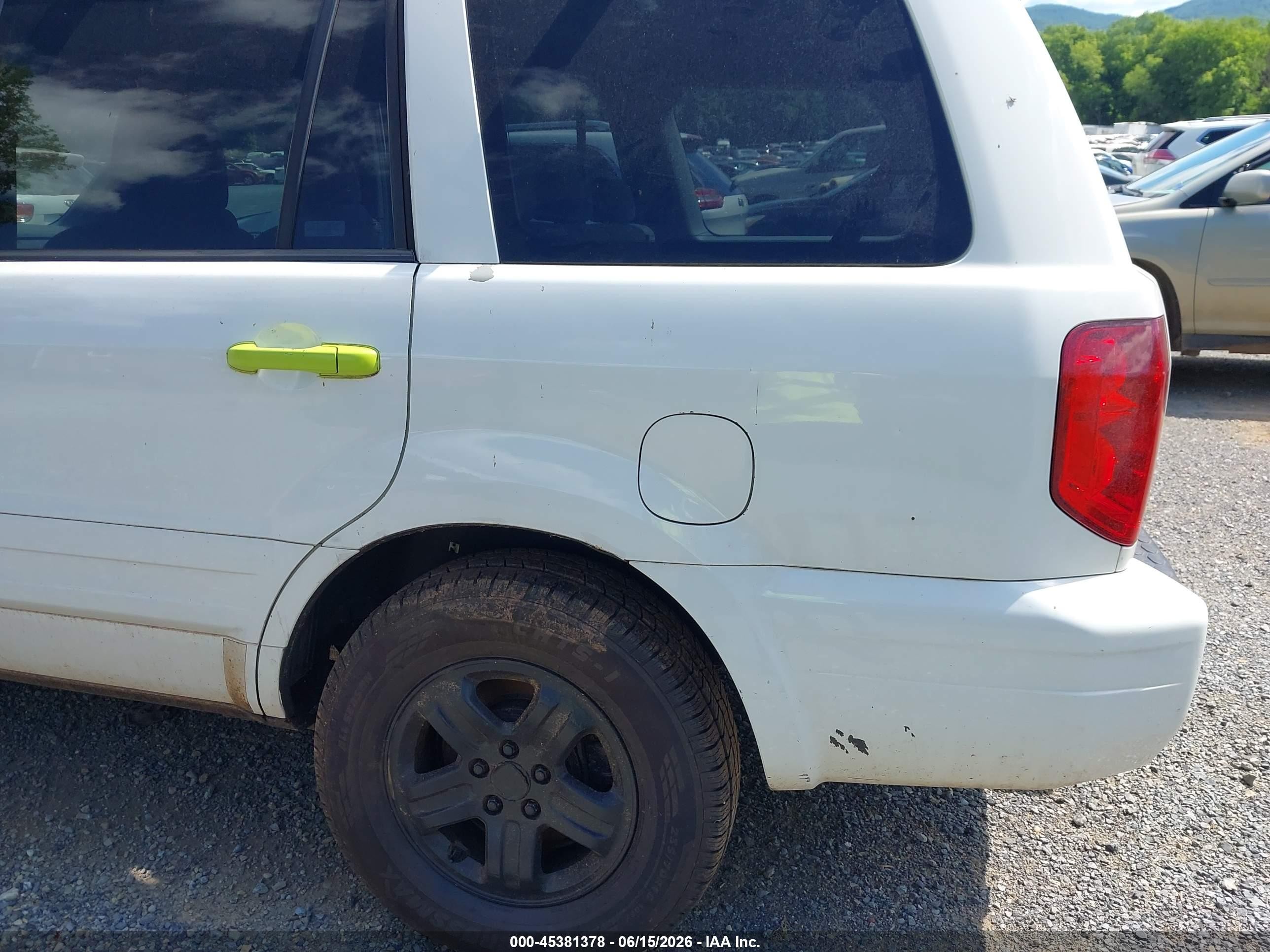 2005 Honda Pilot Ex White vin: 5FNYF18465B026769