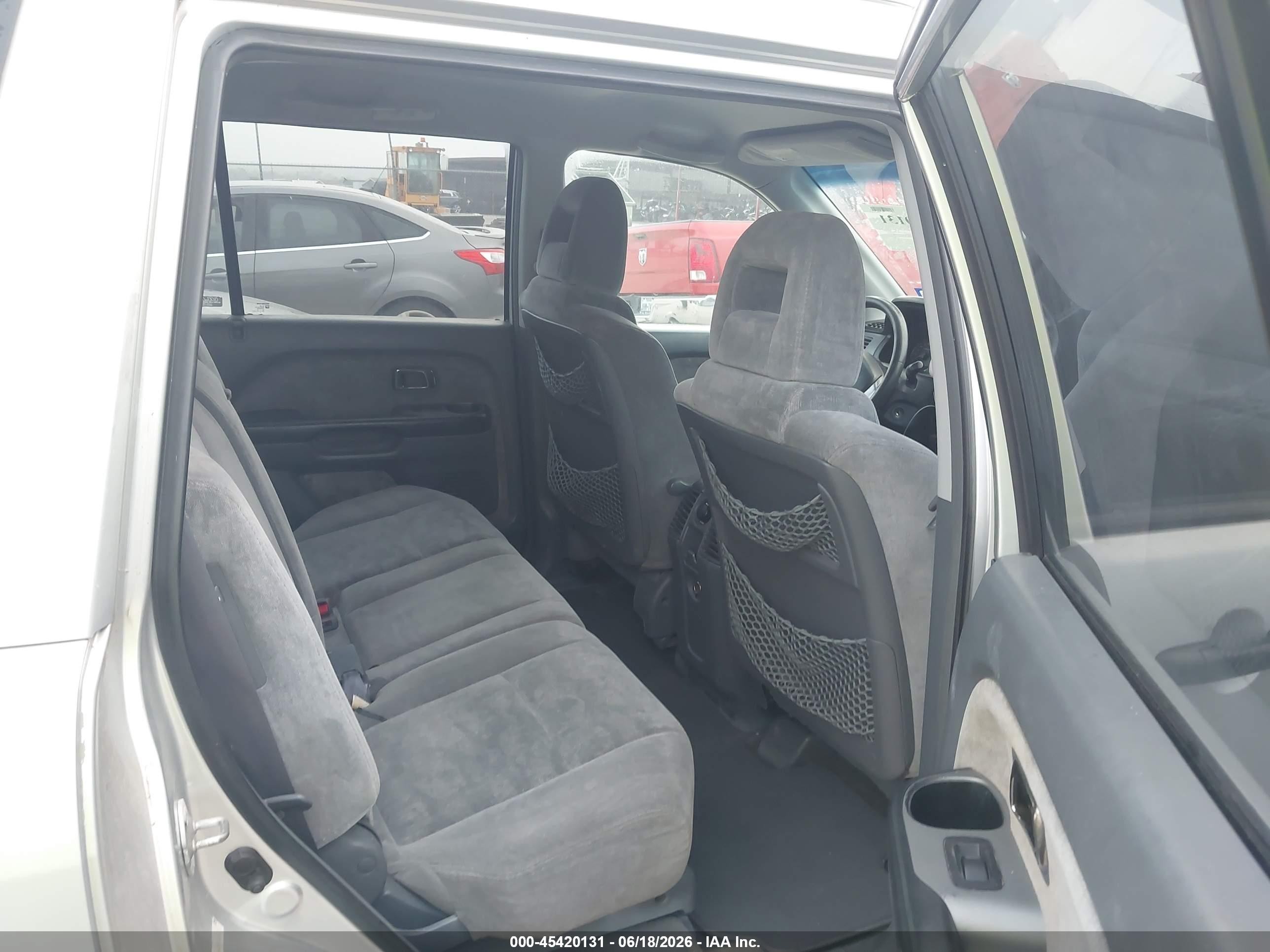 2005 Honda Pilot Ex Silver vin: 5FNYF18485B032833