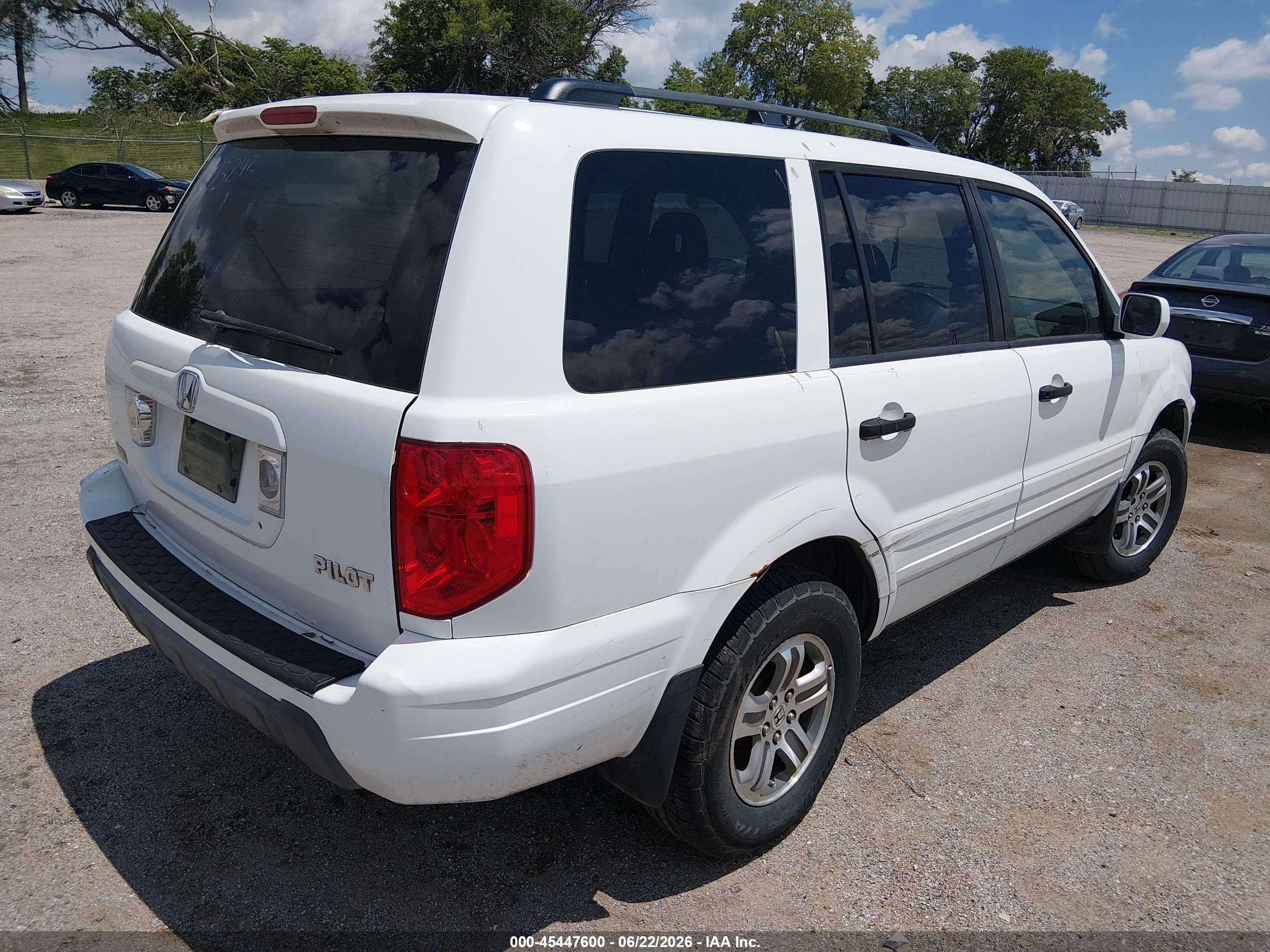 2005 Honda Pilot Ex White vin: 5FNYF18495B062049
