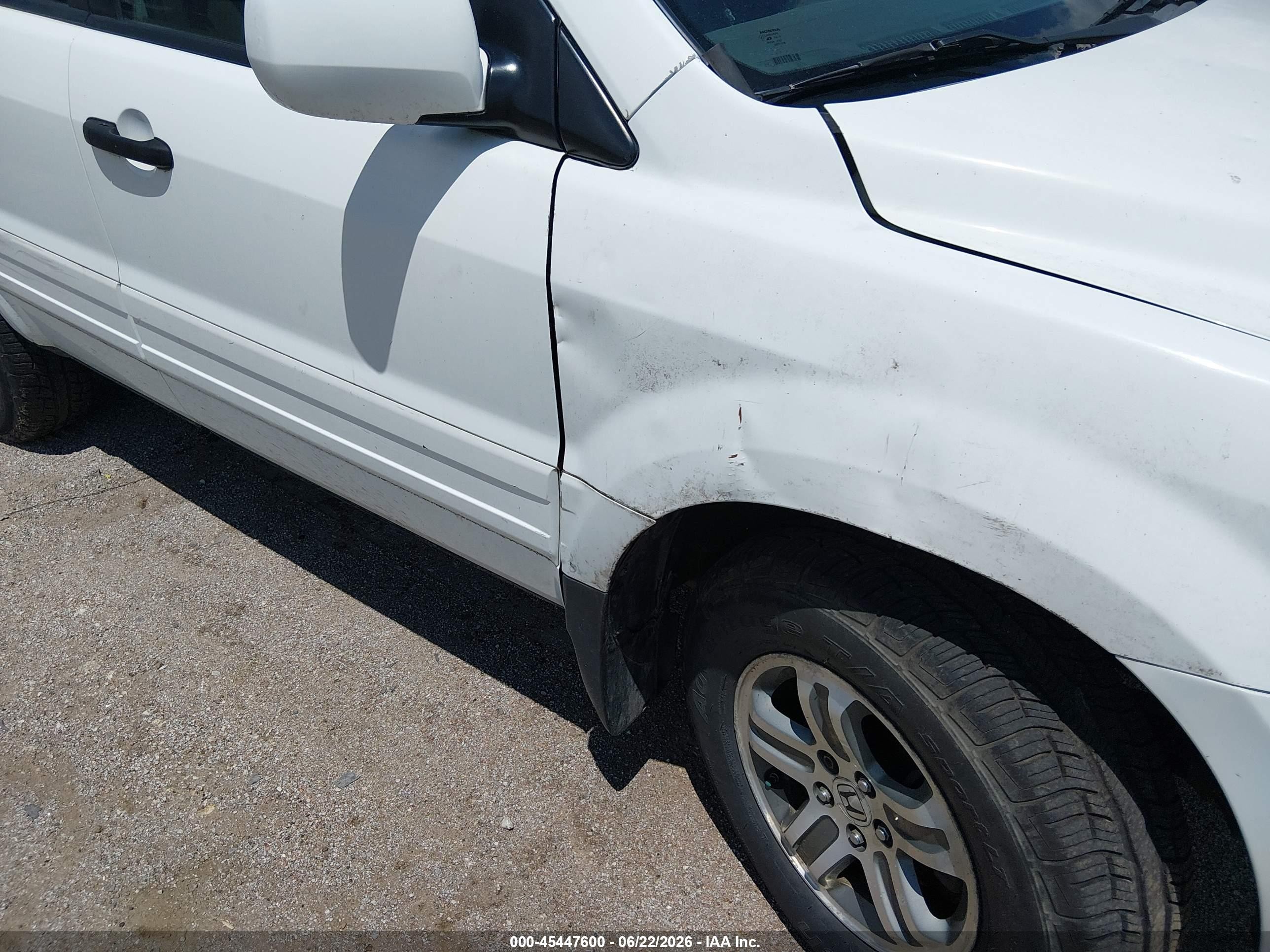 2005 Honda Pilot Ex White vin: 5FNYF18495B062049