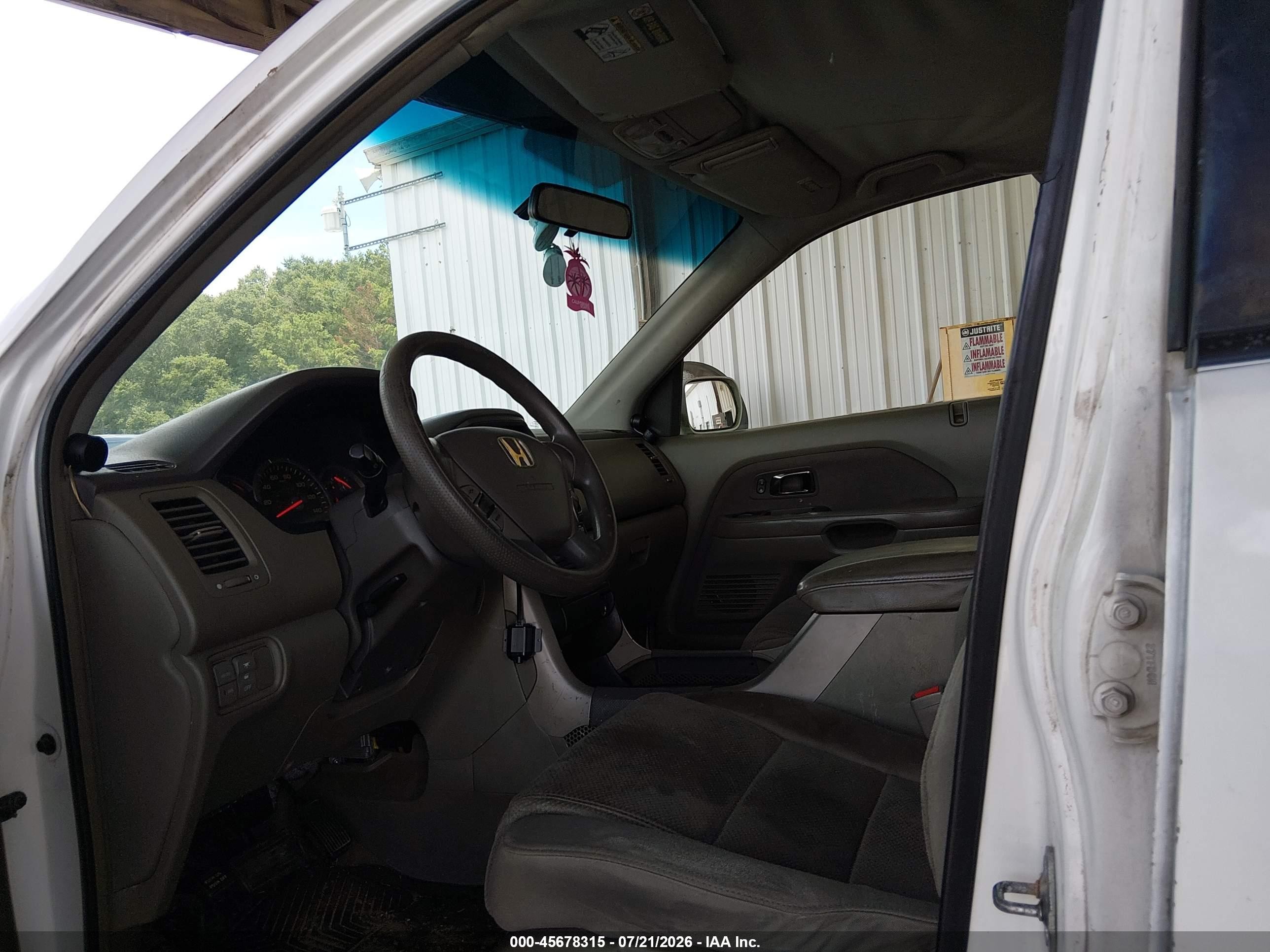 2006 Honda Pilot Ex White vin: 5FNYF18496B016285