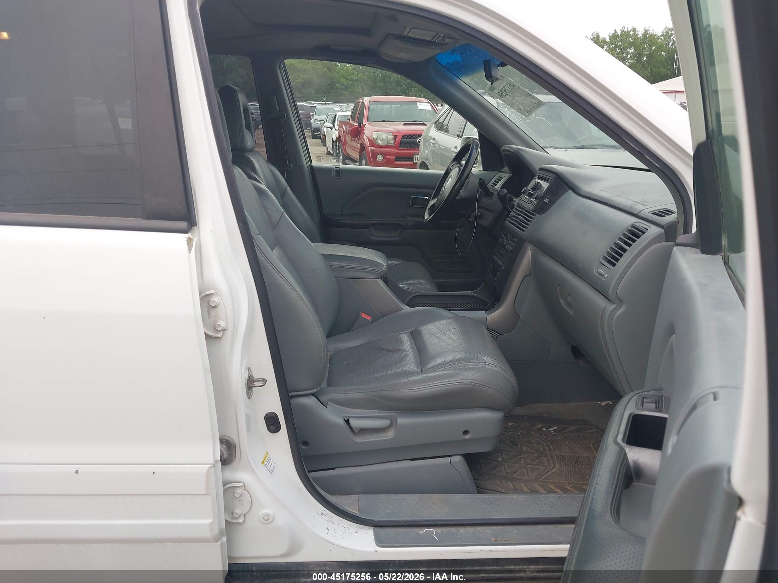 2005 Honda Pilot Ex-l White vin: 5FNYF18565B007874