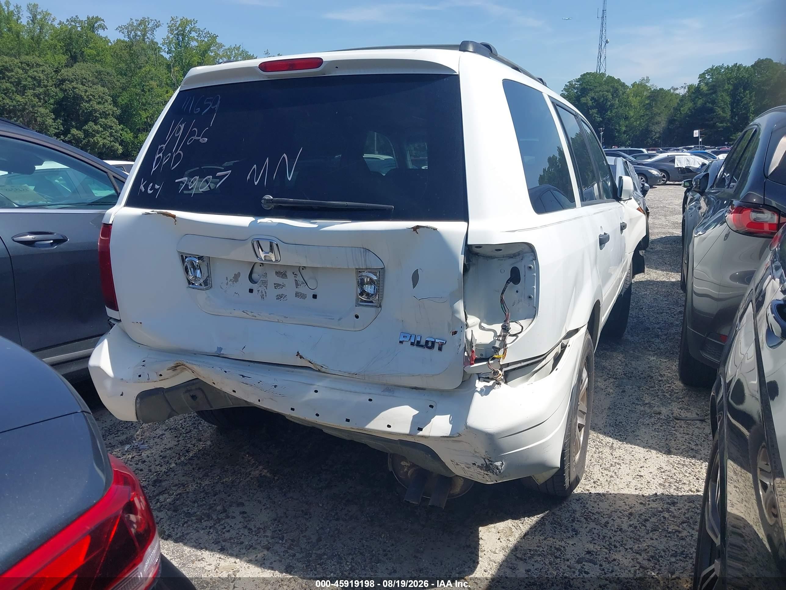 2005 Honda Pilot Ex-l White vin: 5FNYF18565B007907
