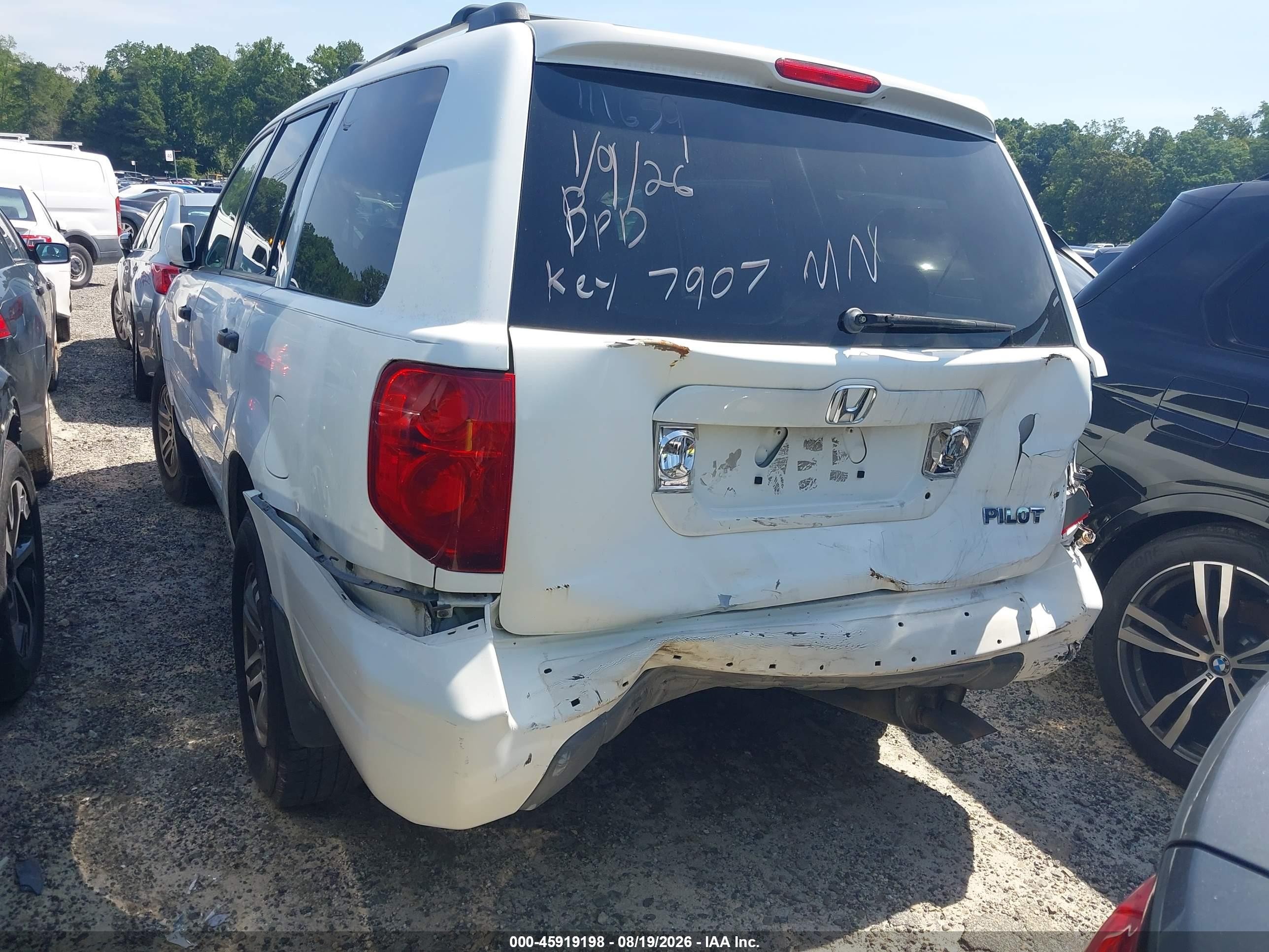 2005 Honda Pilot Ex-l White vin: 5FNYF18565B007907