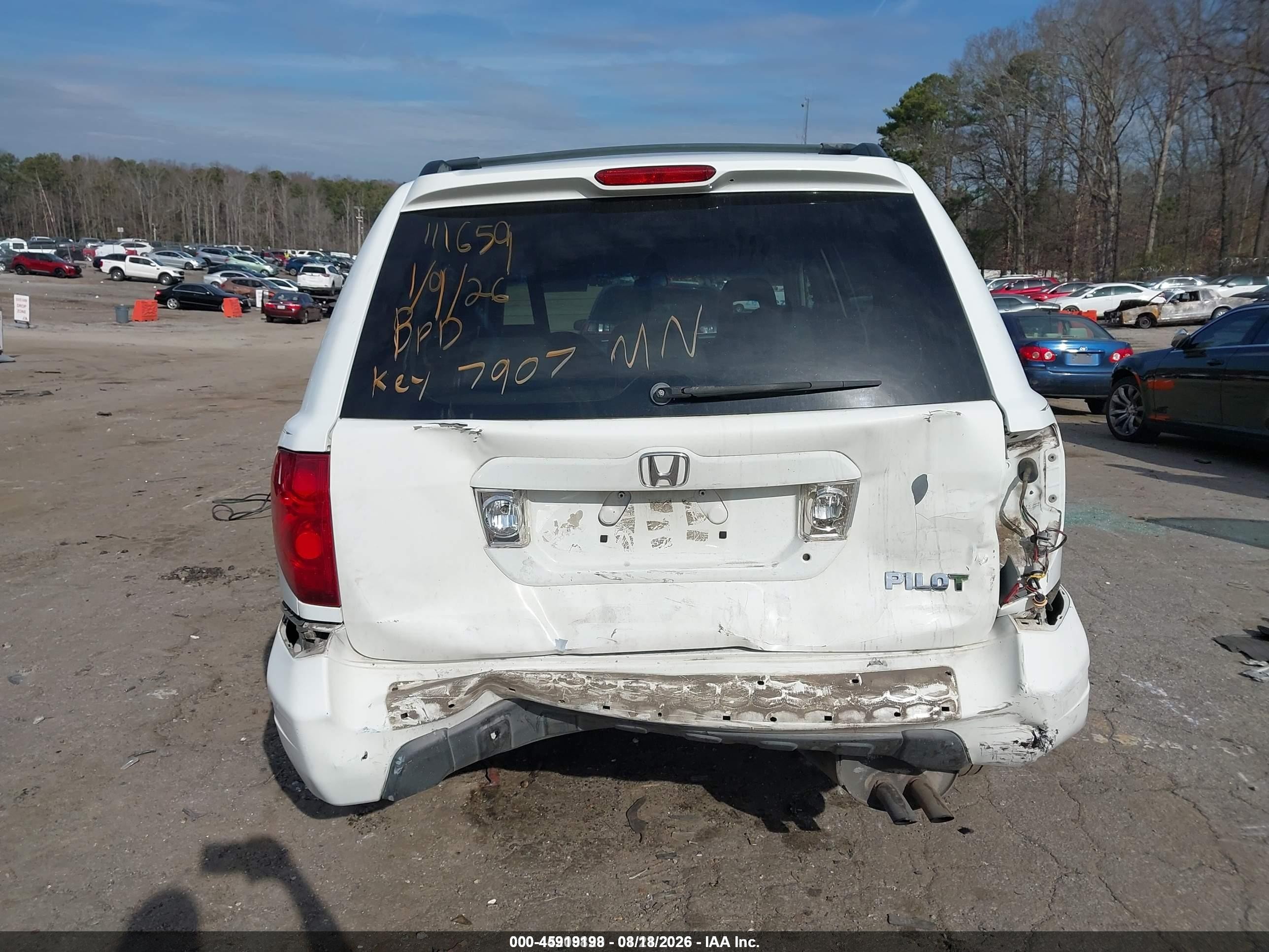 2005 Honda Pilot Ex-l White vin: 5FNYF18565B007907