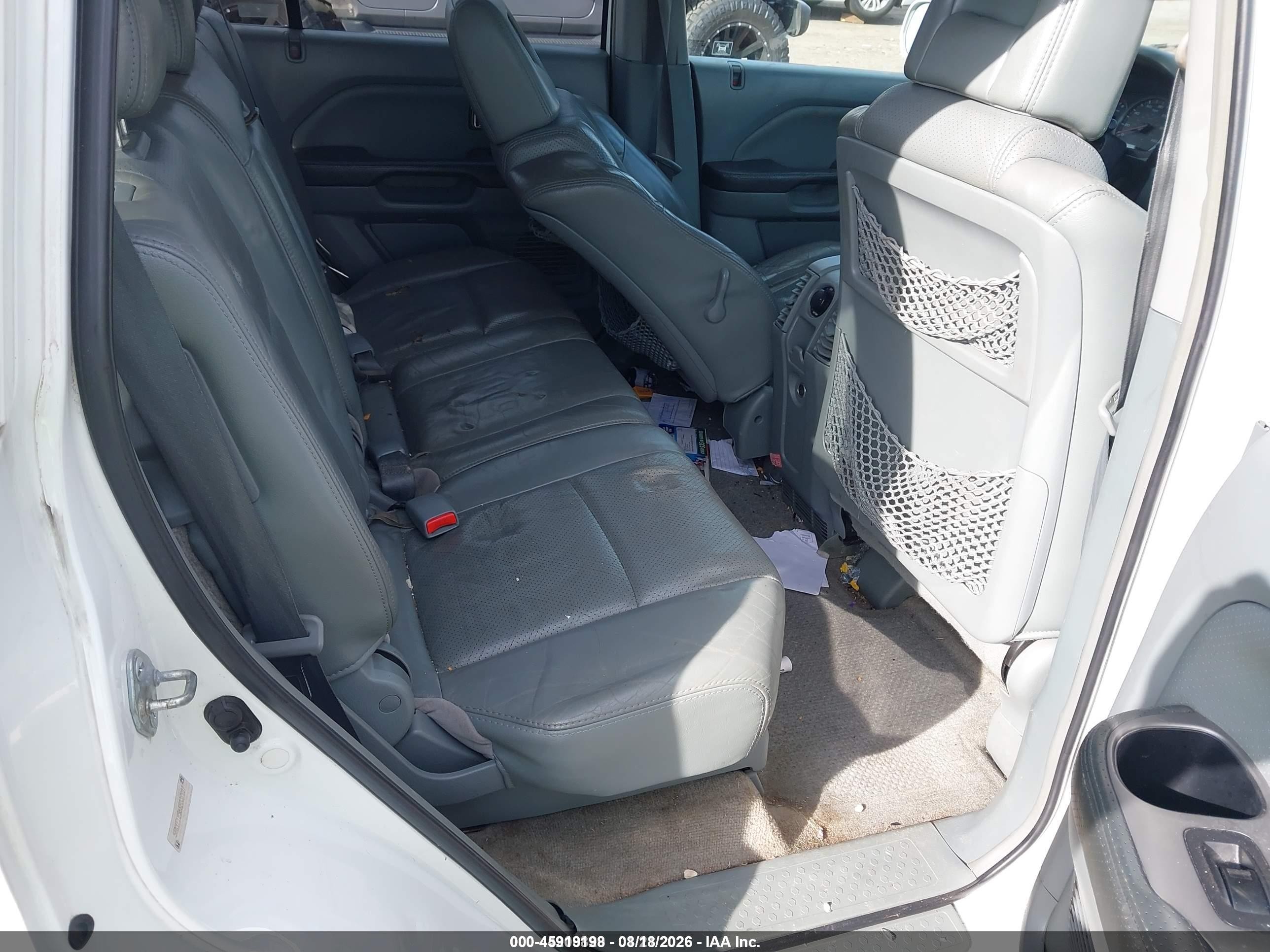 2005 Honda Pilot Ex-l White vin: 5FNYF18565B007907