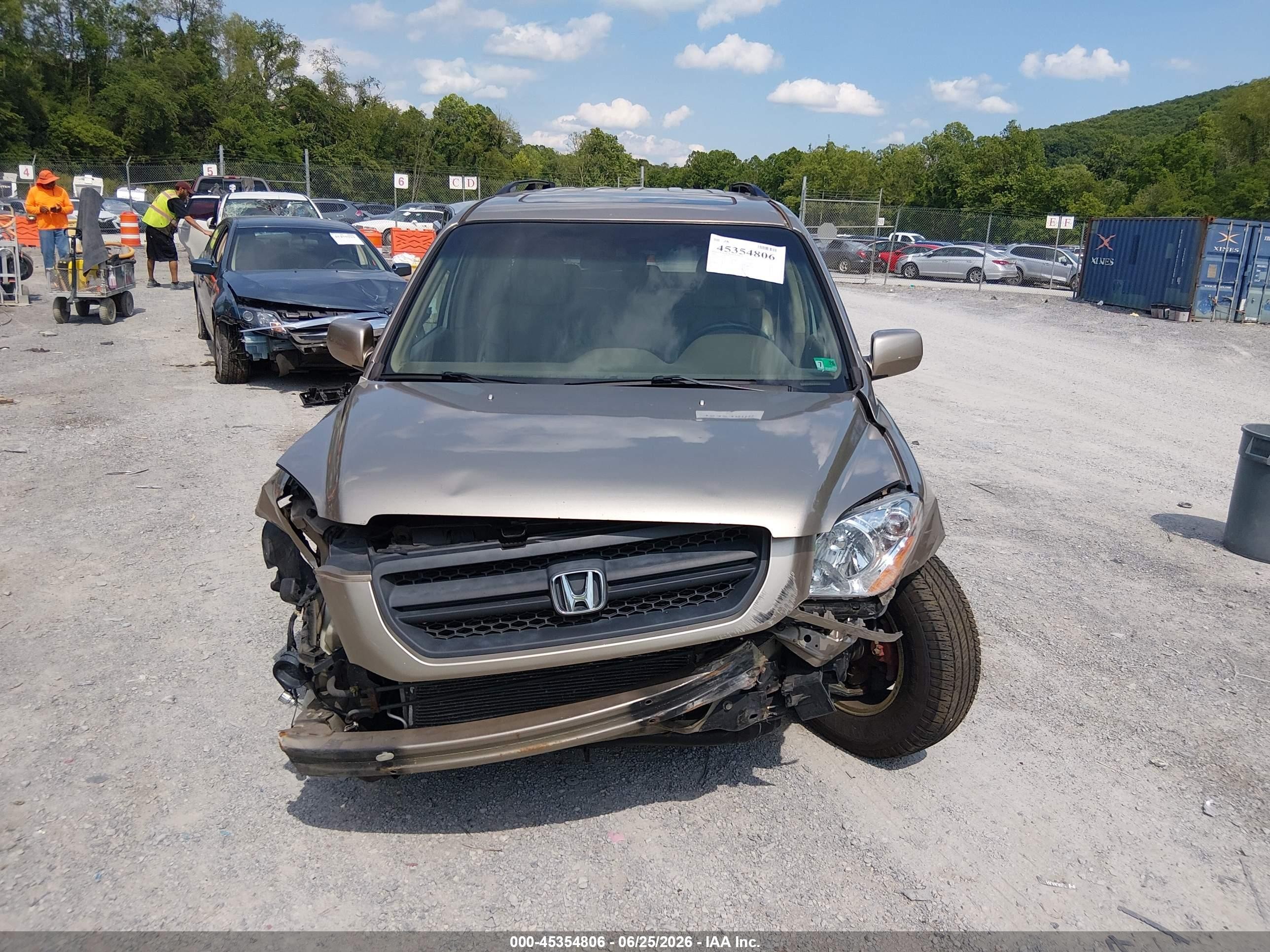 2005 Honda Pilot Ex-l Gold vin: 5FNYF18585B025518