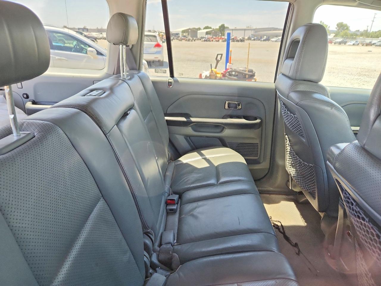 2005 Honda Pilot Exl White vin: 5FNYF18585B039385