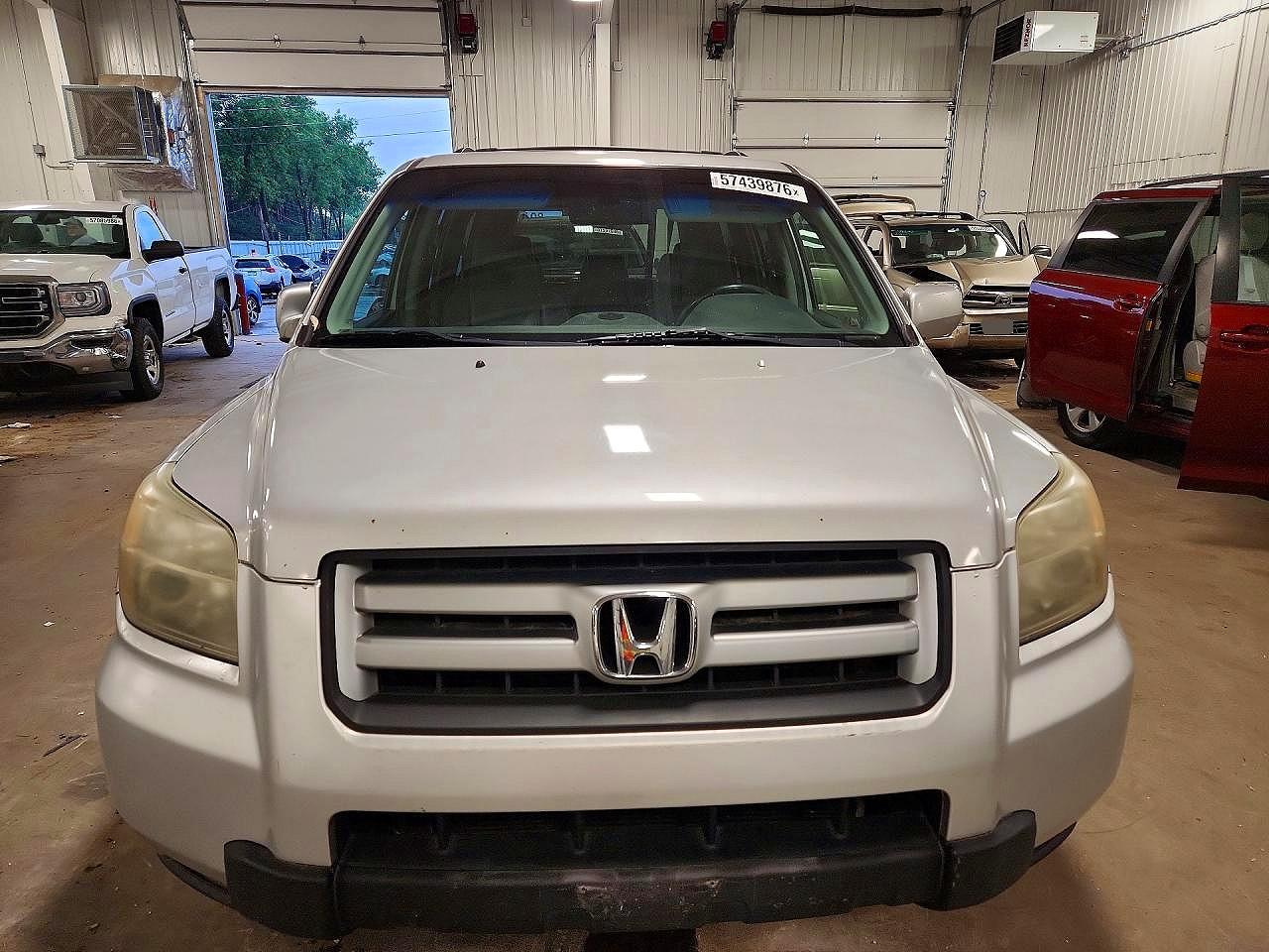 2006 Honda Pilot Silver vin: 5FNYF18606B020792