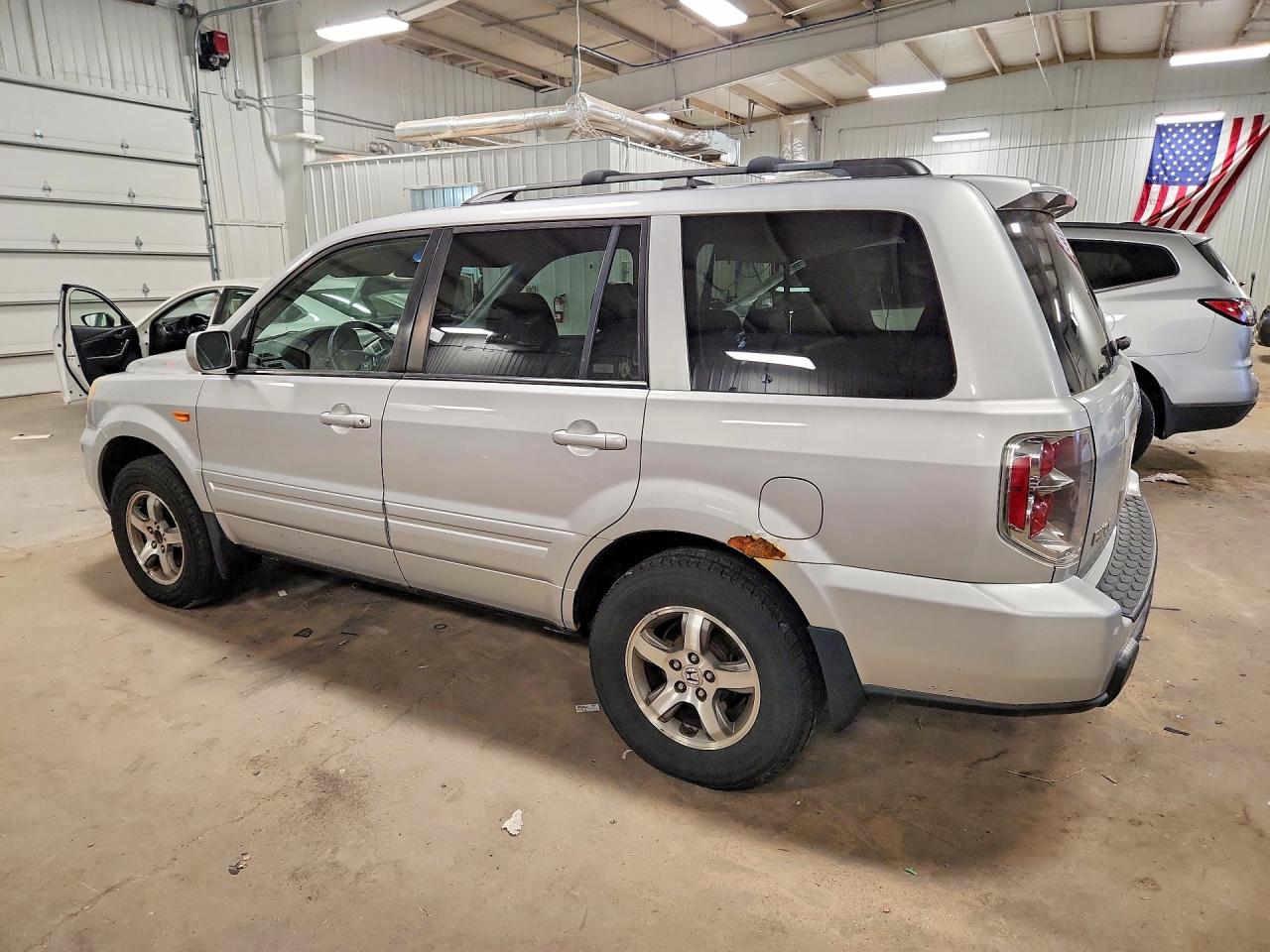 2006 Honda Pilot Silver vin: 5FNYF18606B020792