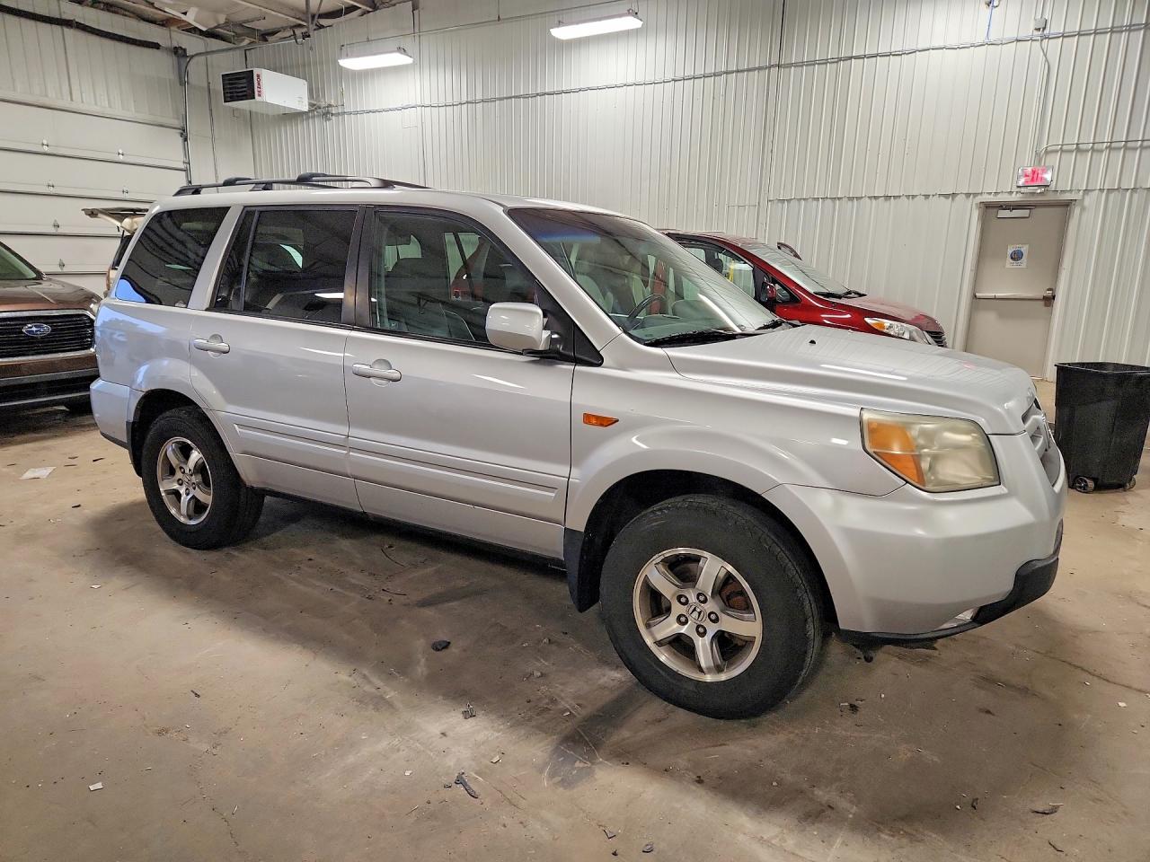 2006 Honda Pilot Silver vin: 5FNYF18606B020792